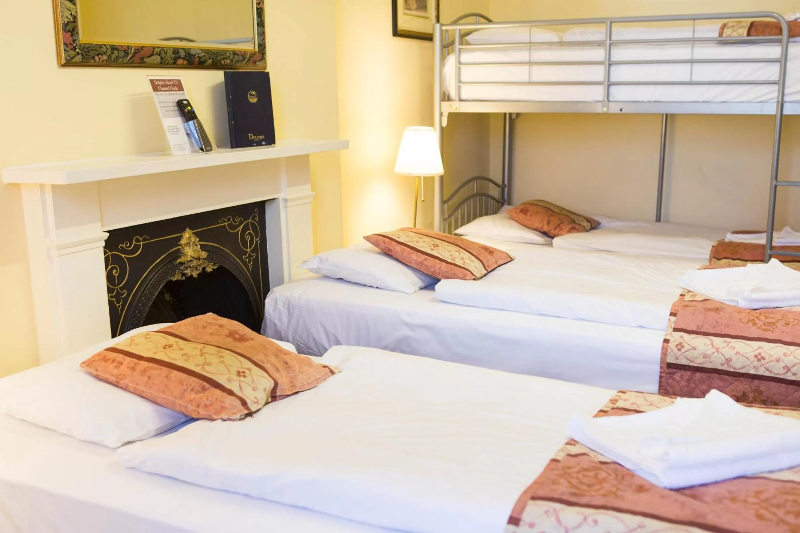 bunk bed, Bed in Dolphin Hotel