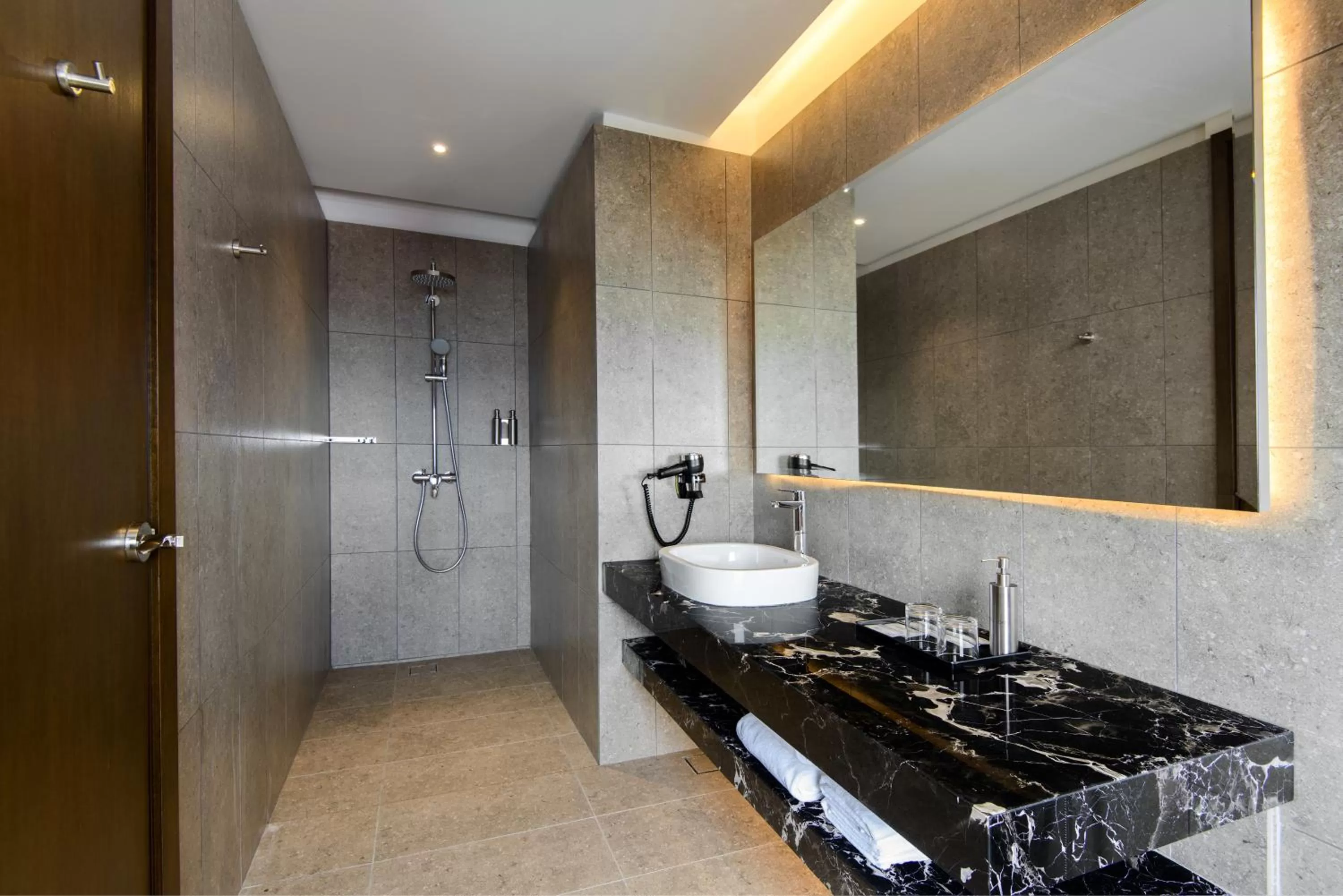 Shower in SAVV HOTEL