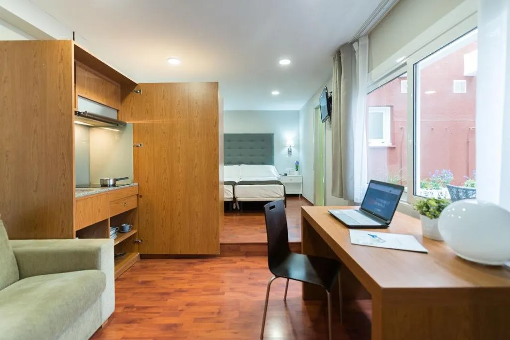 Photo of the whole room, Bed in Senator Barcelona Apartments