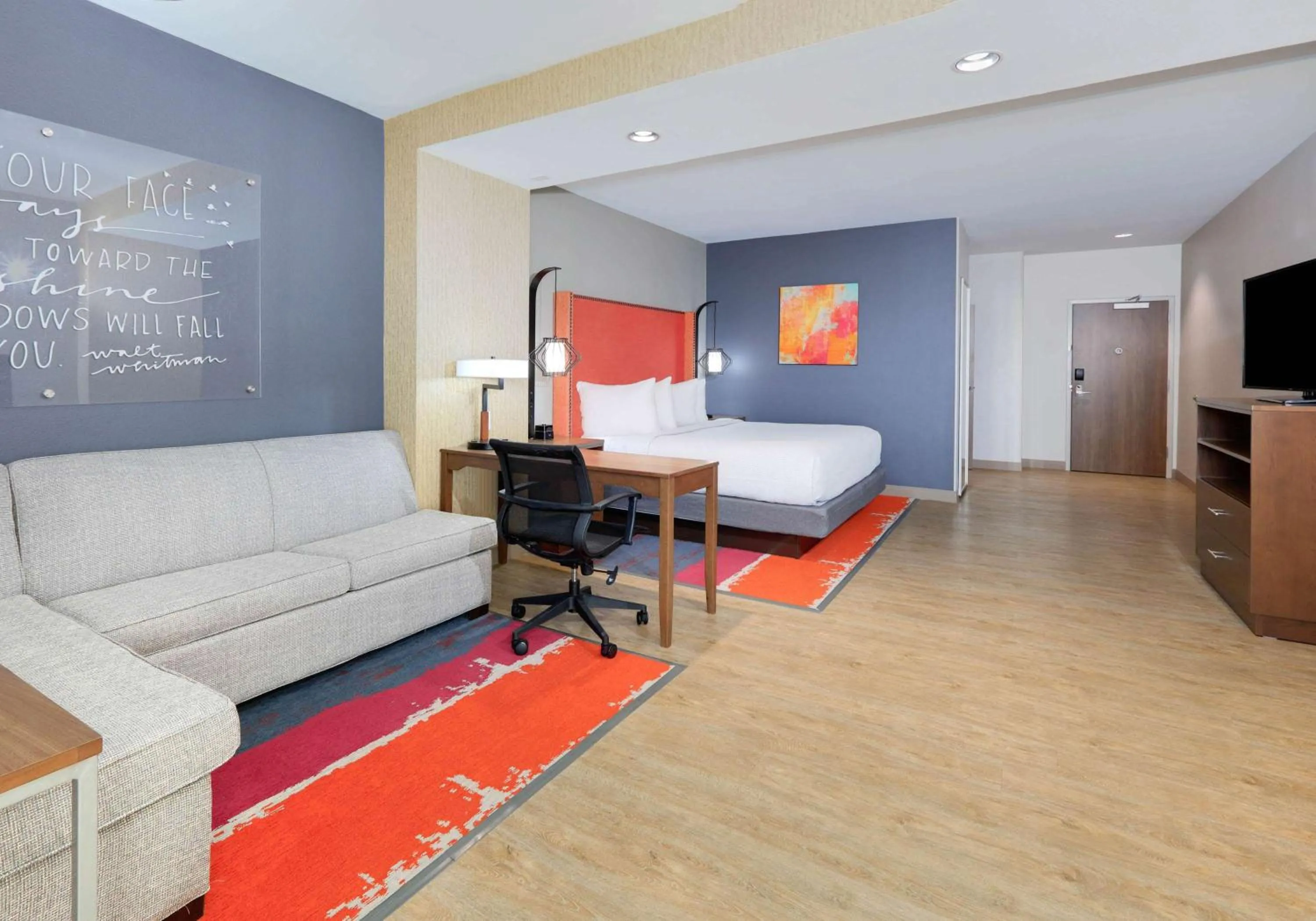 Bedroom in La Quinta Inn & Suites by Wyndham Lakeway