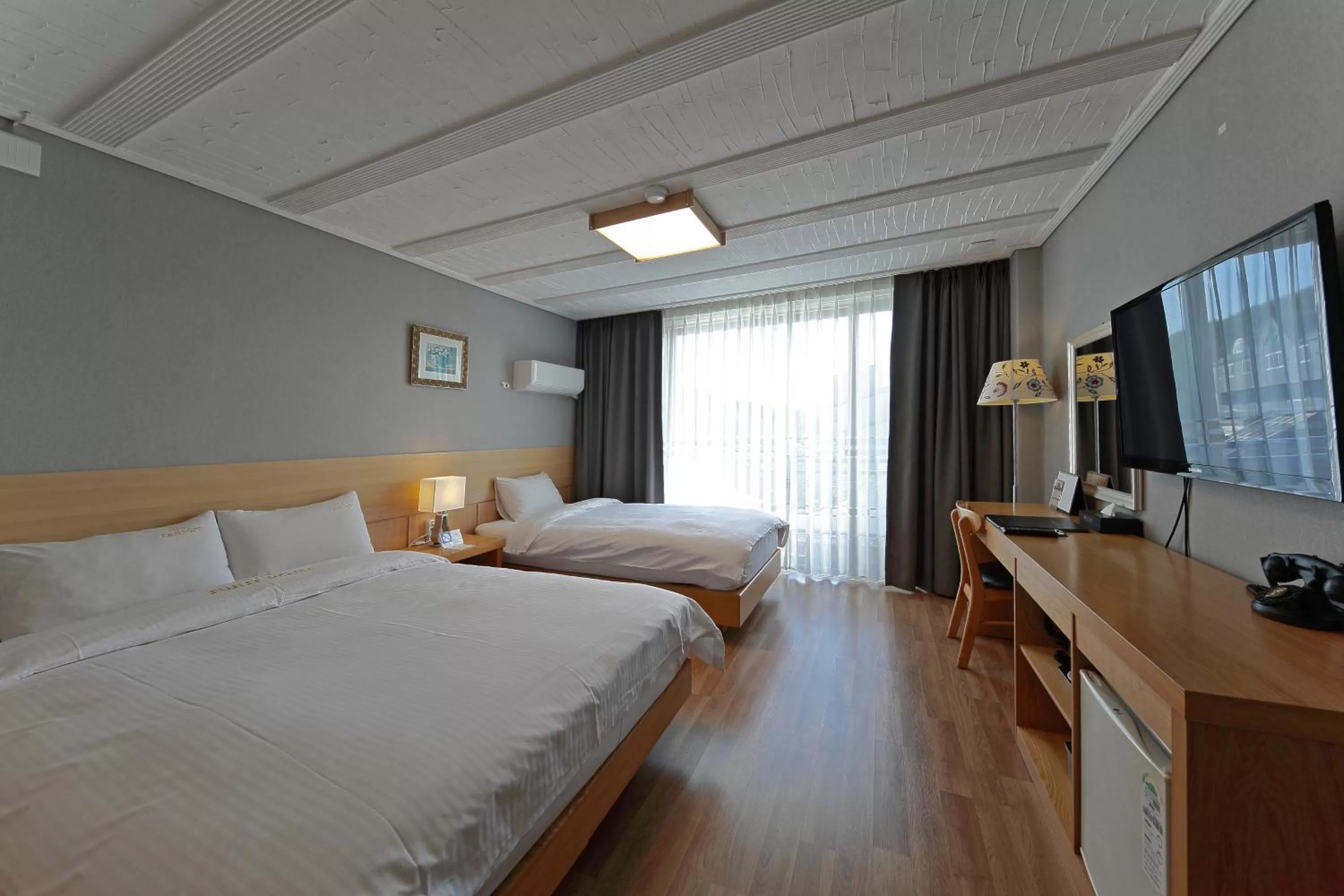 Photo of the whole room, Bed in Benikea Swiss Rosen Hotel