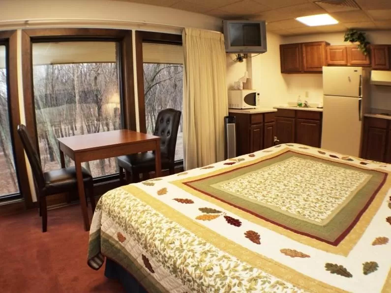 Kitchen or kitchenette in RiverBank Lodge