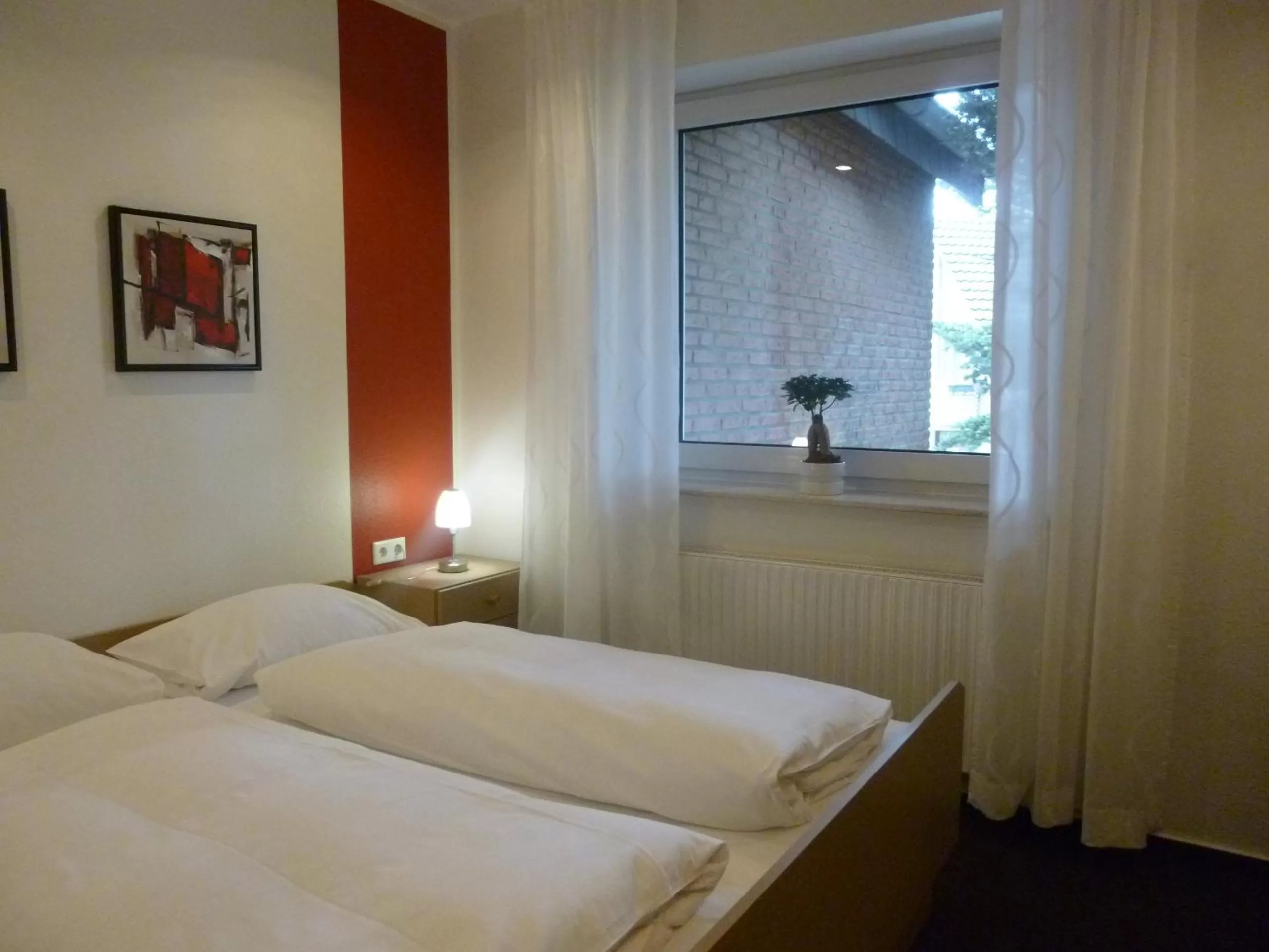 Photo of the whole room, Bed in Hotel van Lendt garni