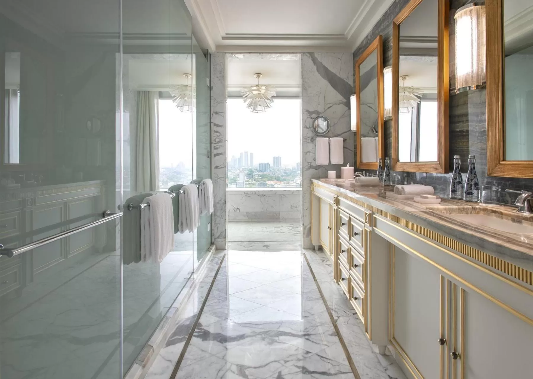 Shower in Four Seasons Hotel Jakarta