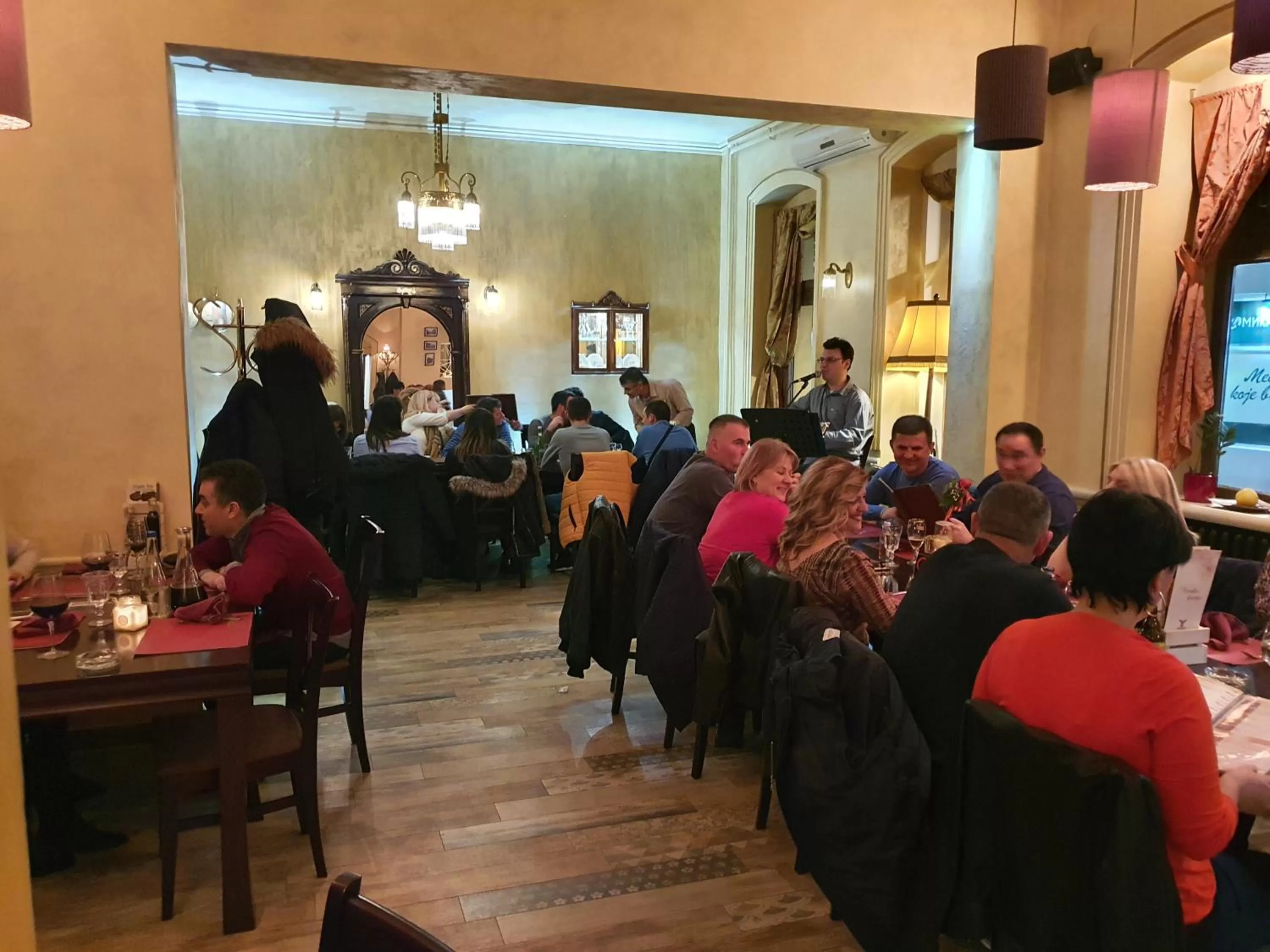 Restaurant/places to eat in Hotel Fontana