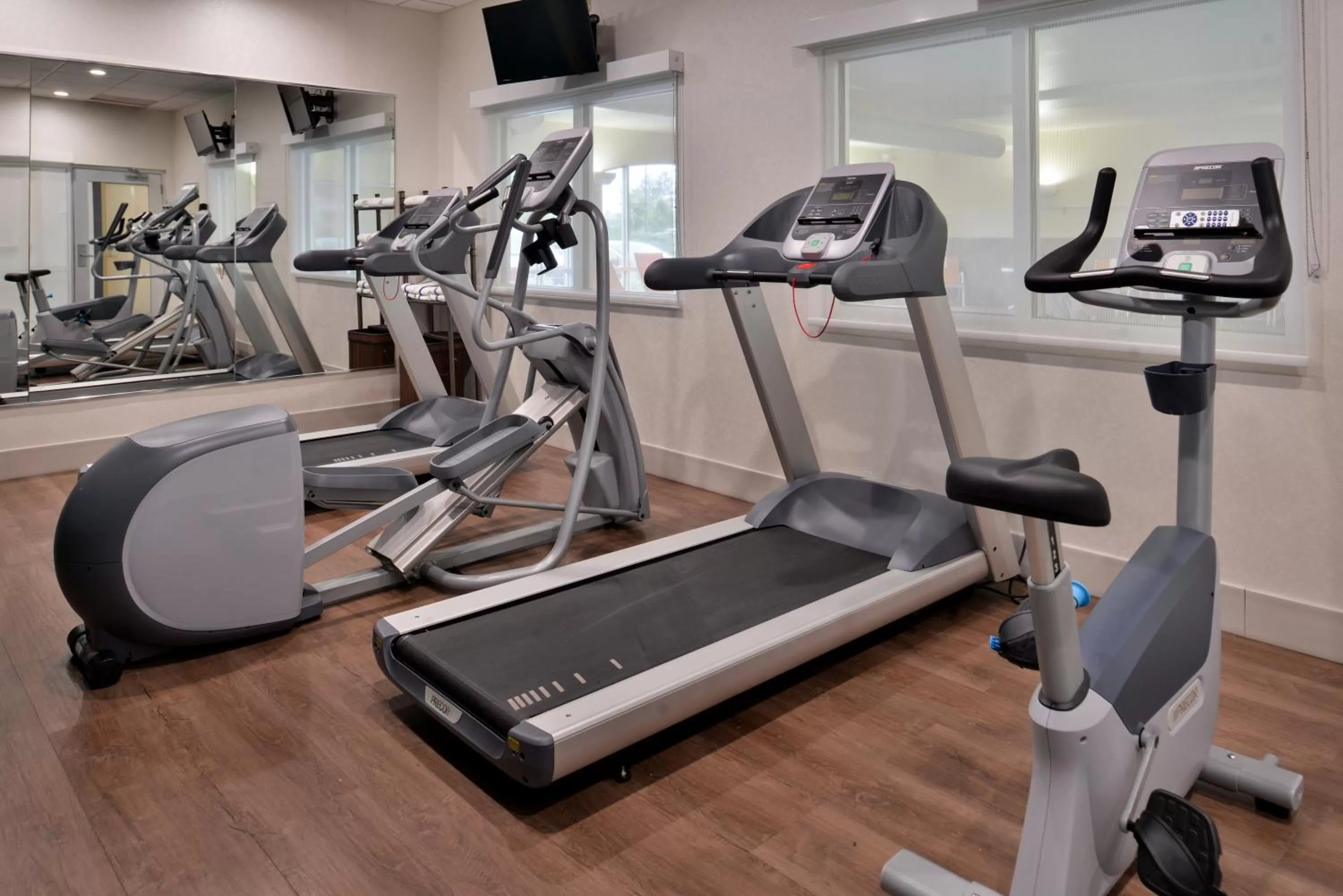 Spa and wellness centre/facilities in Holiday Inn Express Hotel & Suites Cincinnati - Mason by IHG