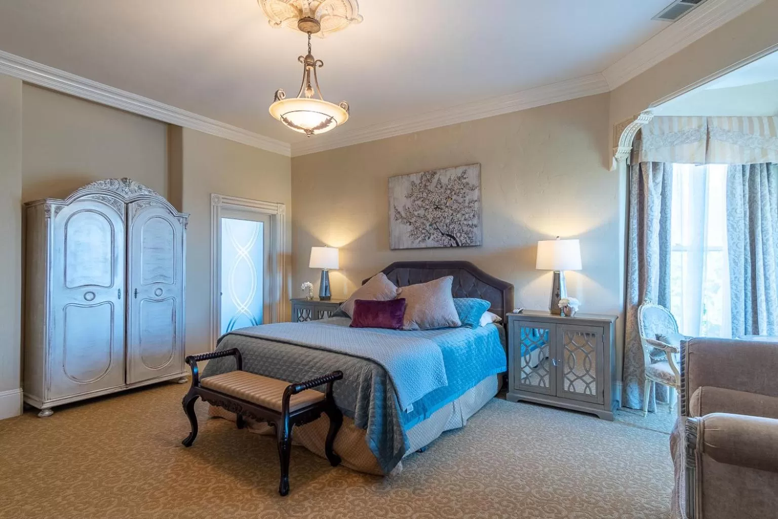 Photo of the whole room, Bed in Chateau Coralini