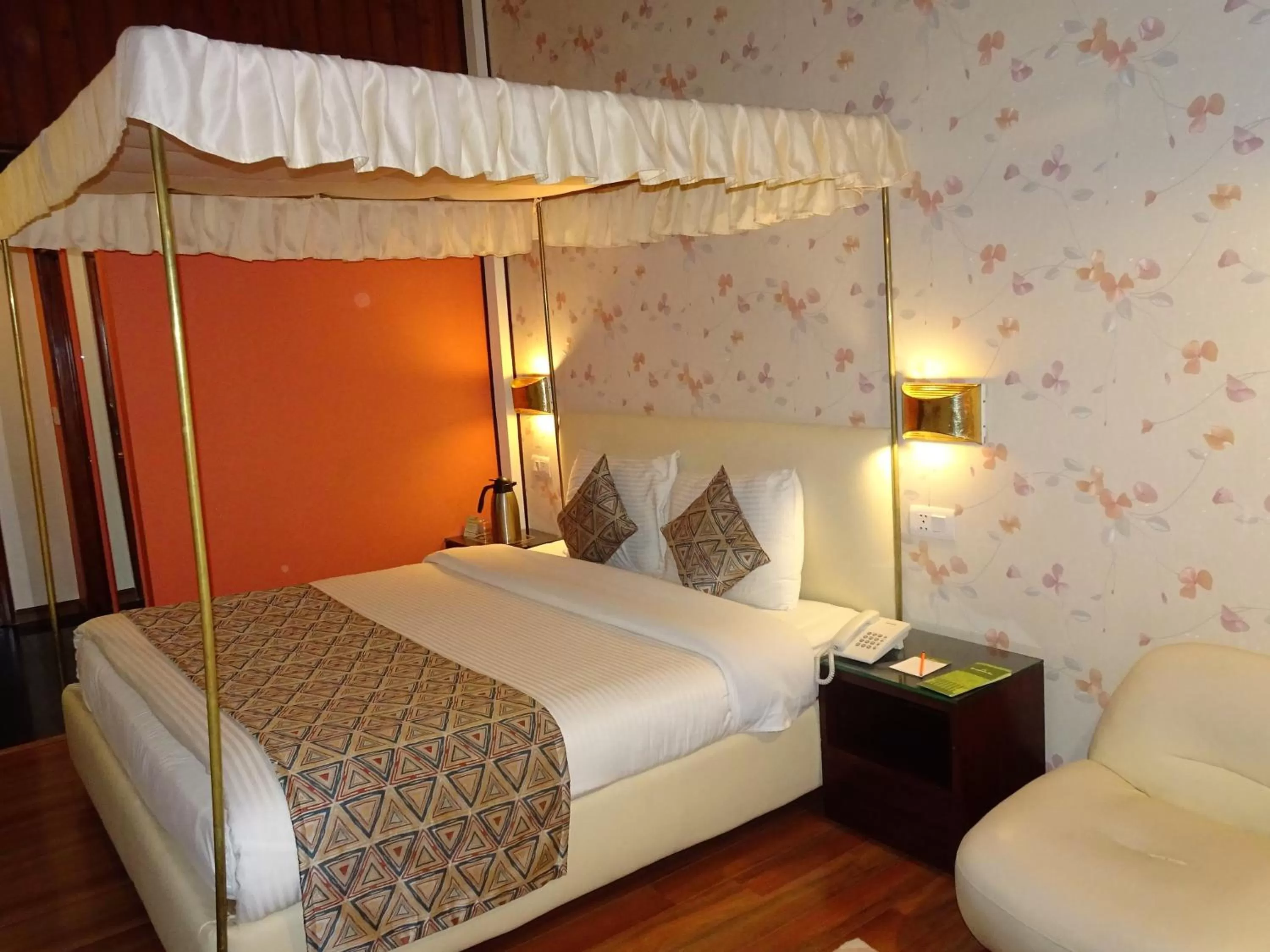Bed in Honeymoon Inn Shimla