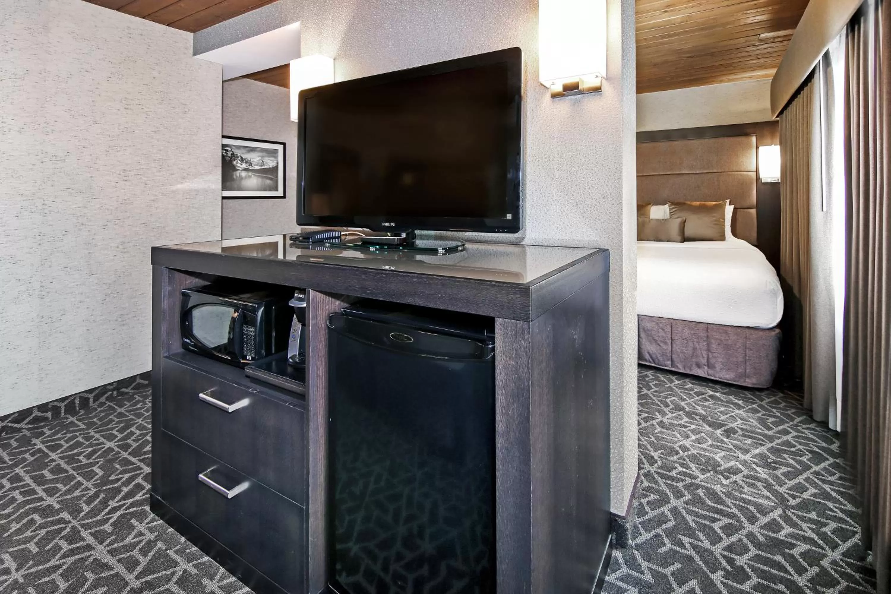 TV and multimedia, Bed in Best Western Plus Banff International Lodge