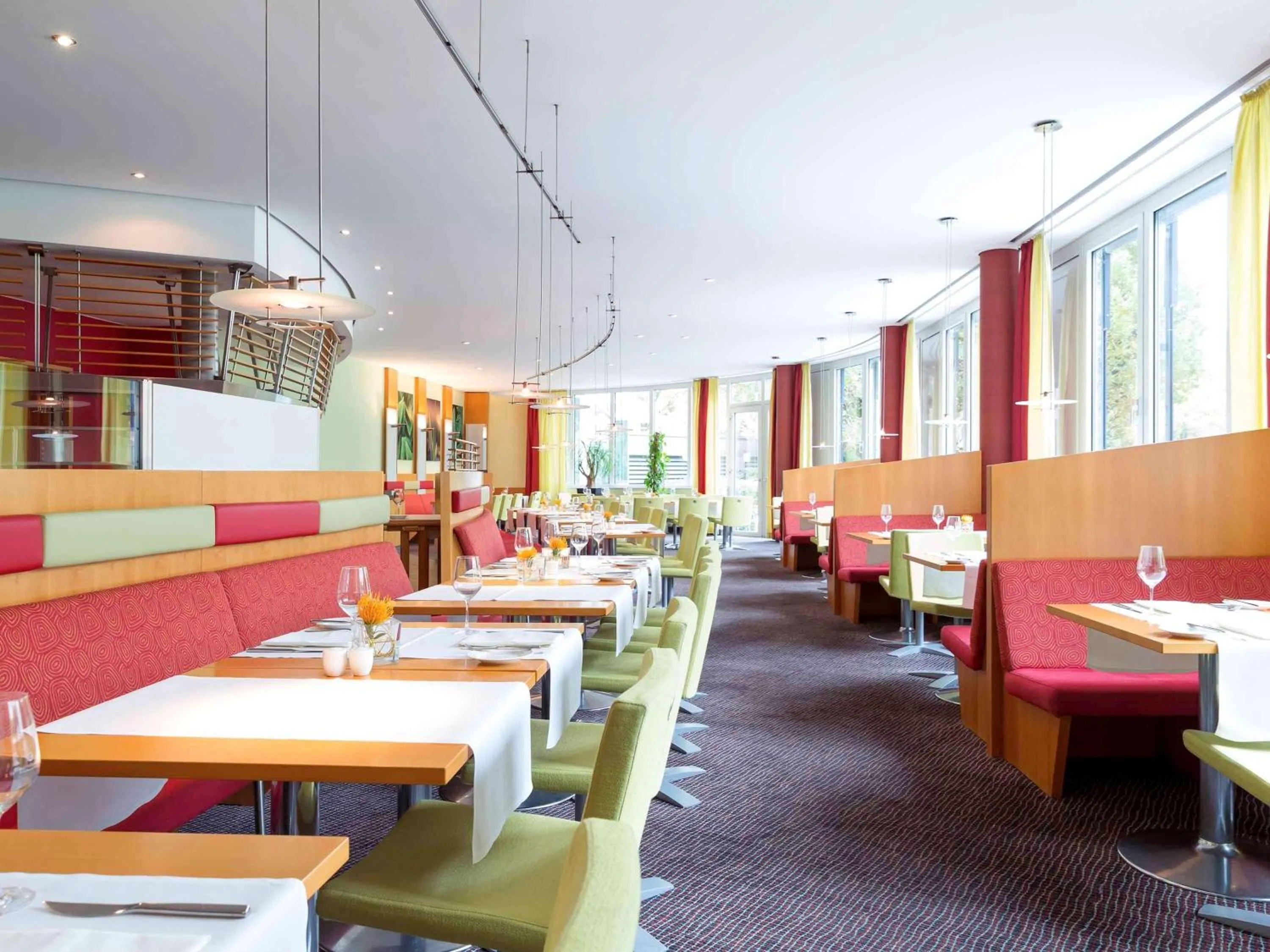 Restaurant/Places to Eat in Novotel Mainz