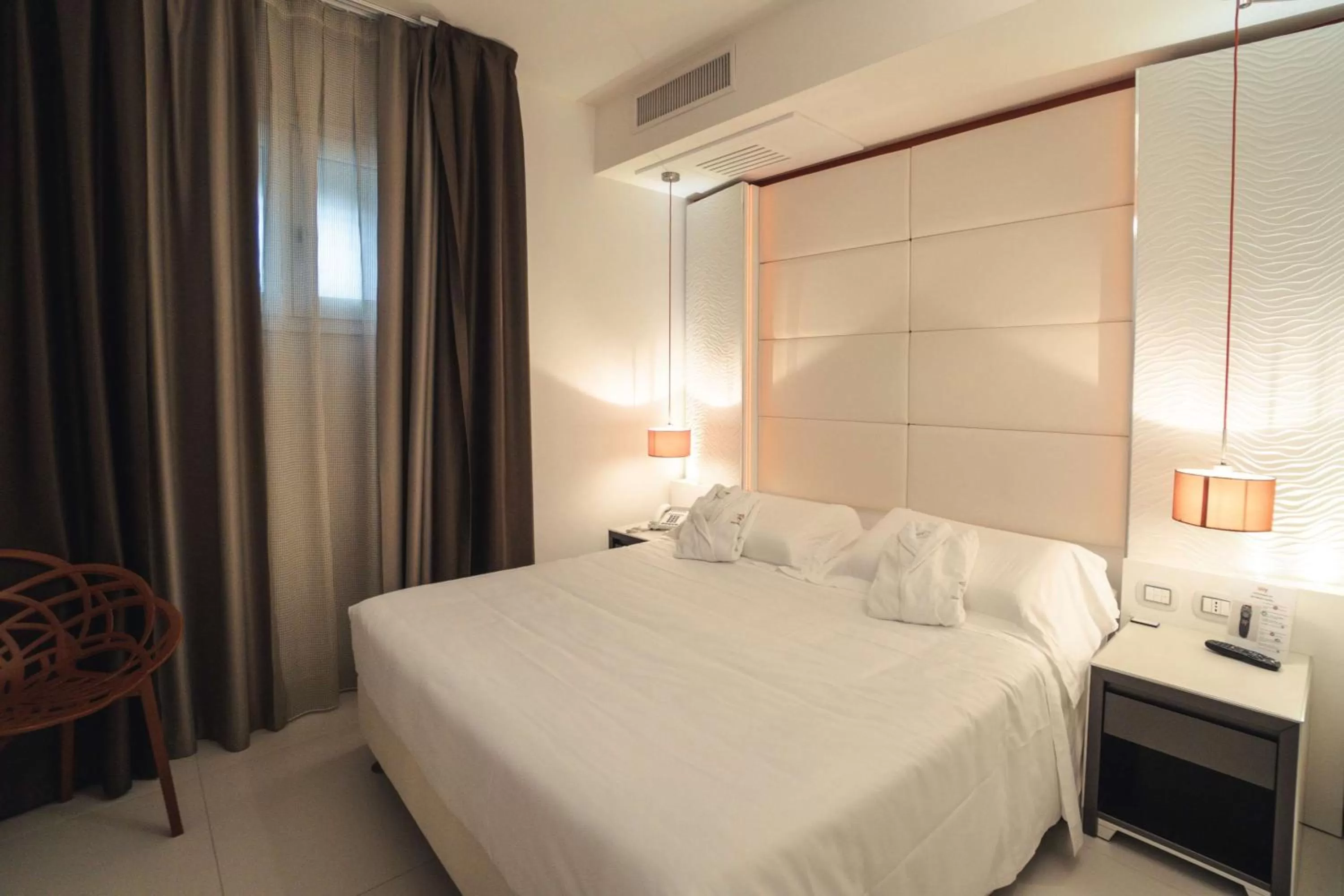 Photo of the whole room, Bed in Best Western Plus Hotel Perla Del Porto