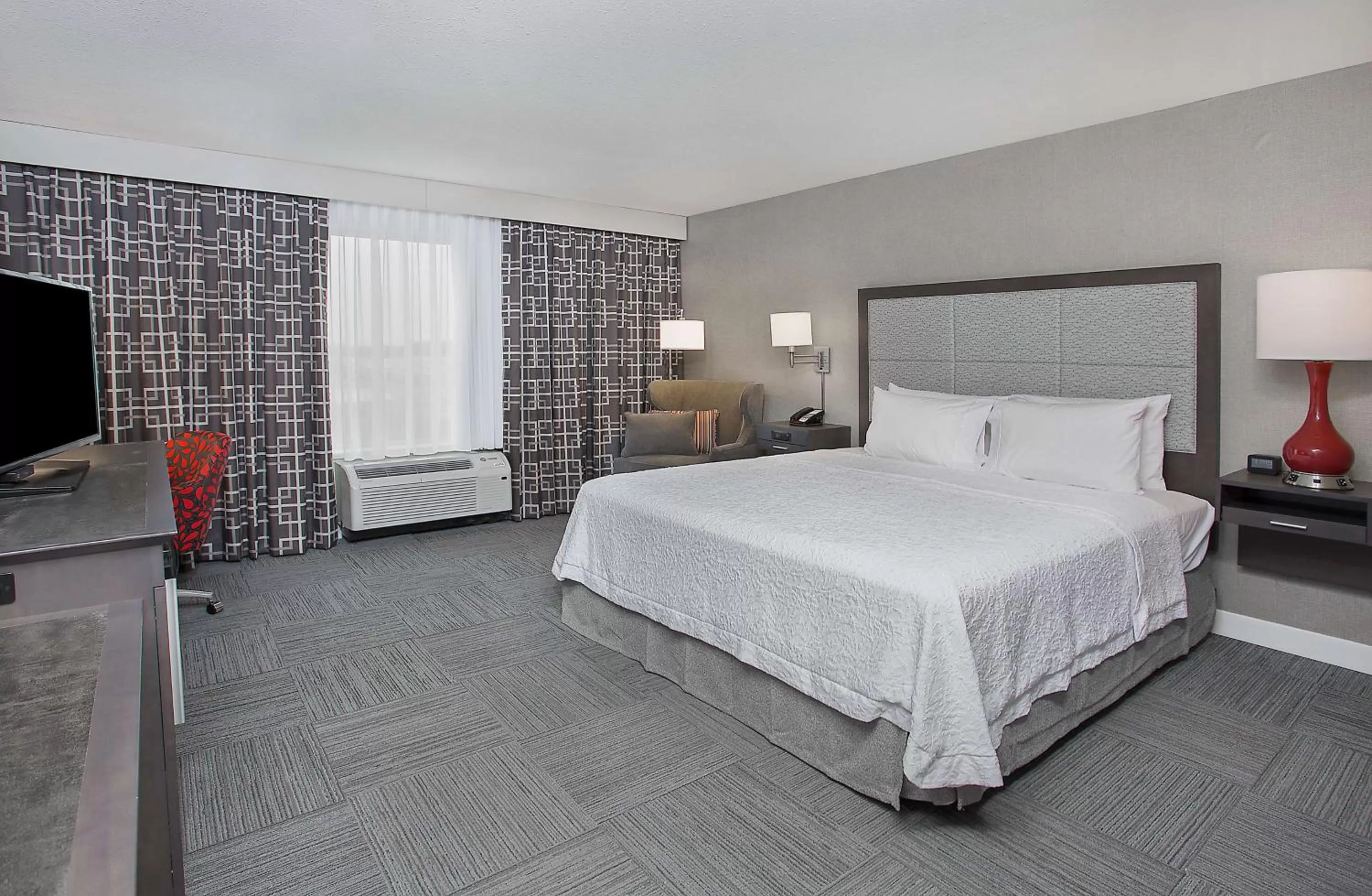 Bed in Hampton Inn Vincennes