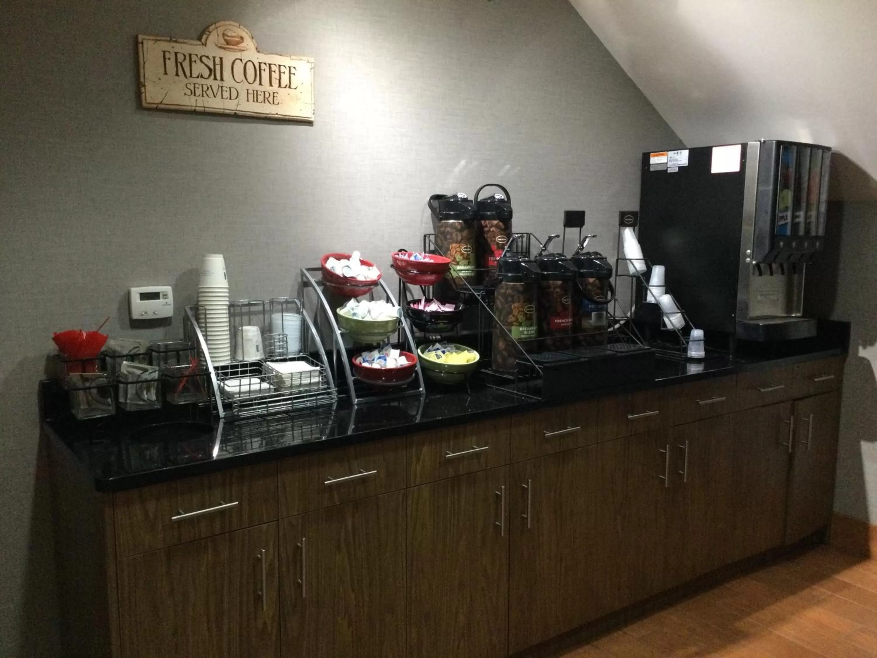 Coffee/tea facilities in Wingate by Wyndham Brighton