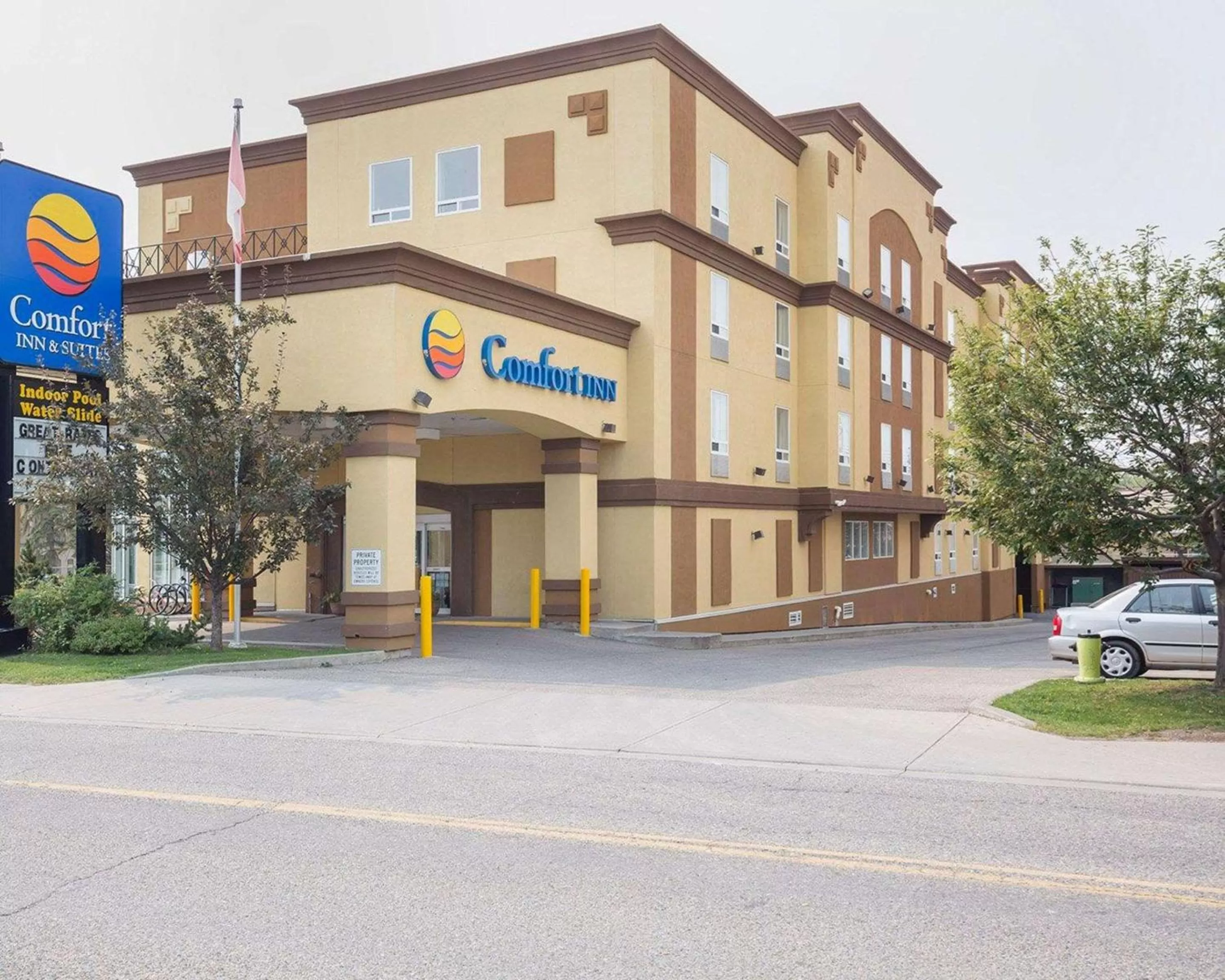 Property building in Comfort Inn & Suites University