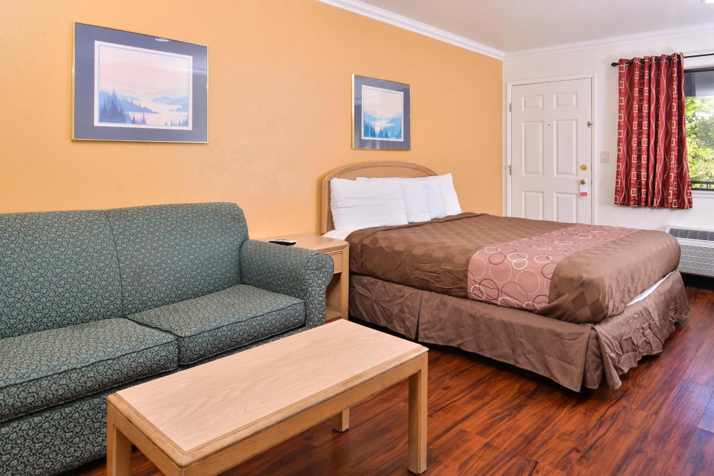 Bedroom, Bed in Americas Best Value Inn and Suites Clearlake