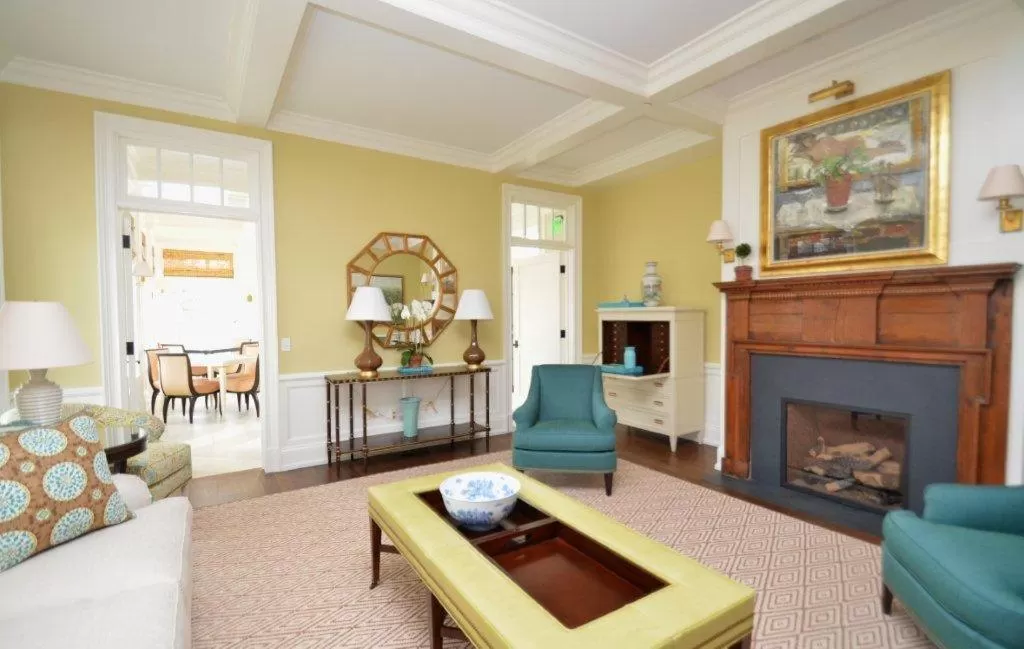 Communal lounge/ TV room, Seating Area in The Quogue Club