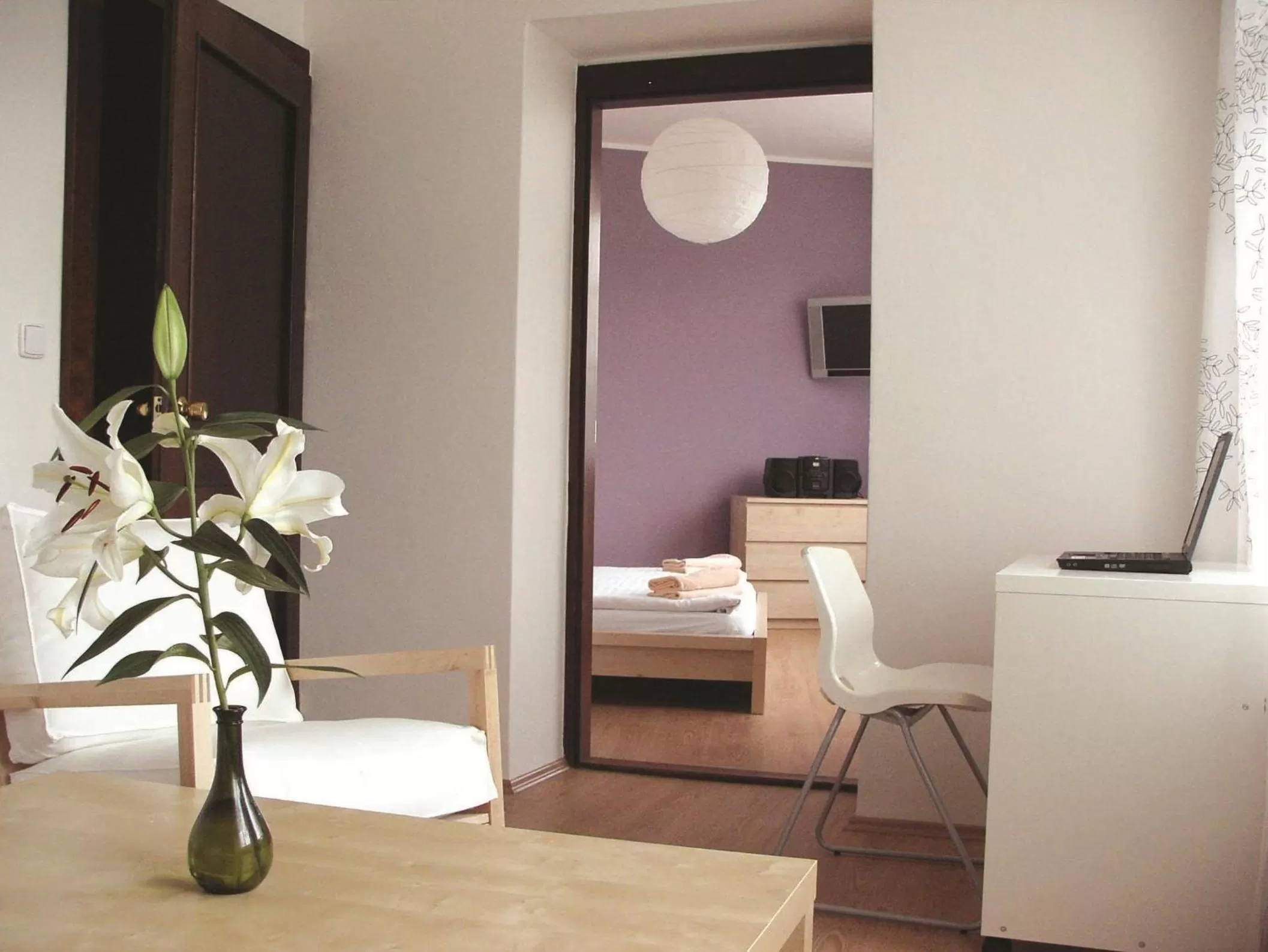 Photo of the whole room in Hotel Saloon