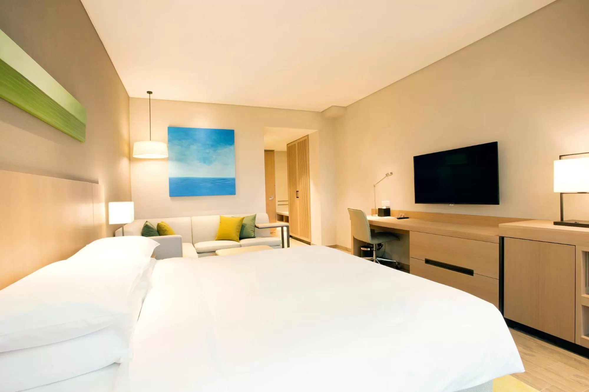 Photo of the whole room, Bed in Hyatt Place Sanya City Center