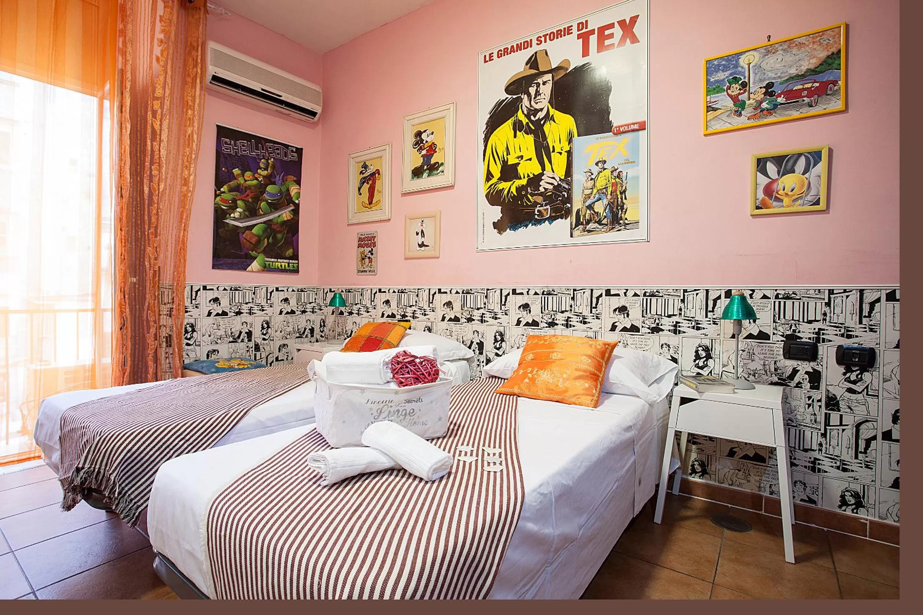 Photo of the whole room, Bed in Hotel Cineholiday