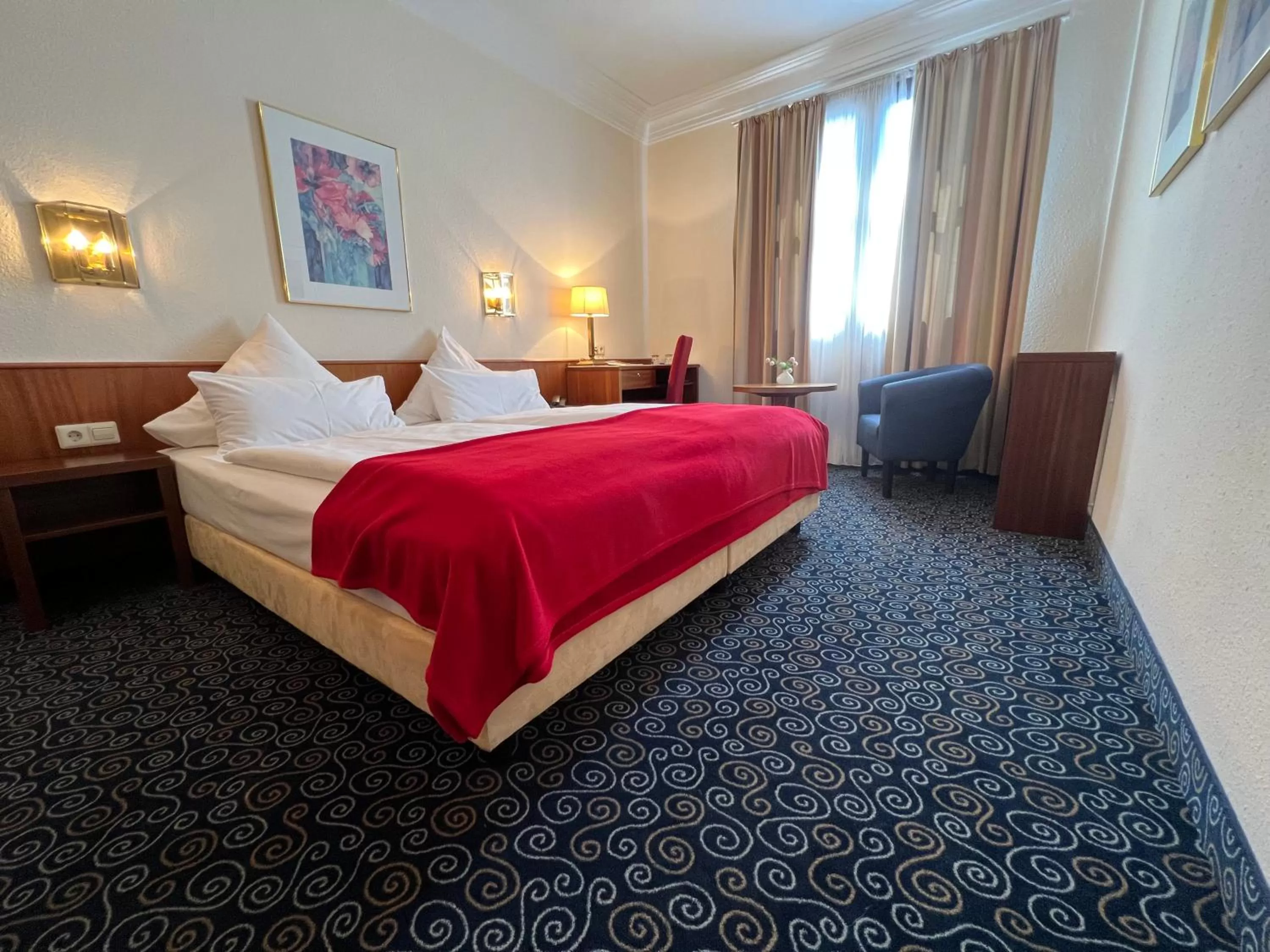 Living room, Bed in Stadthotel