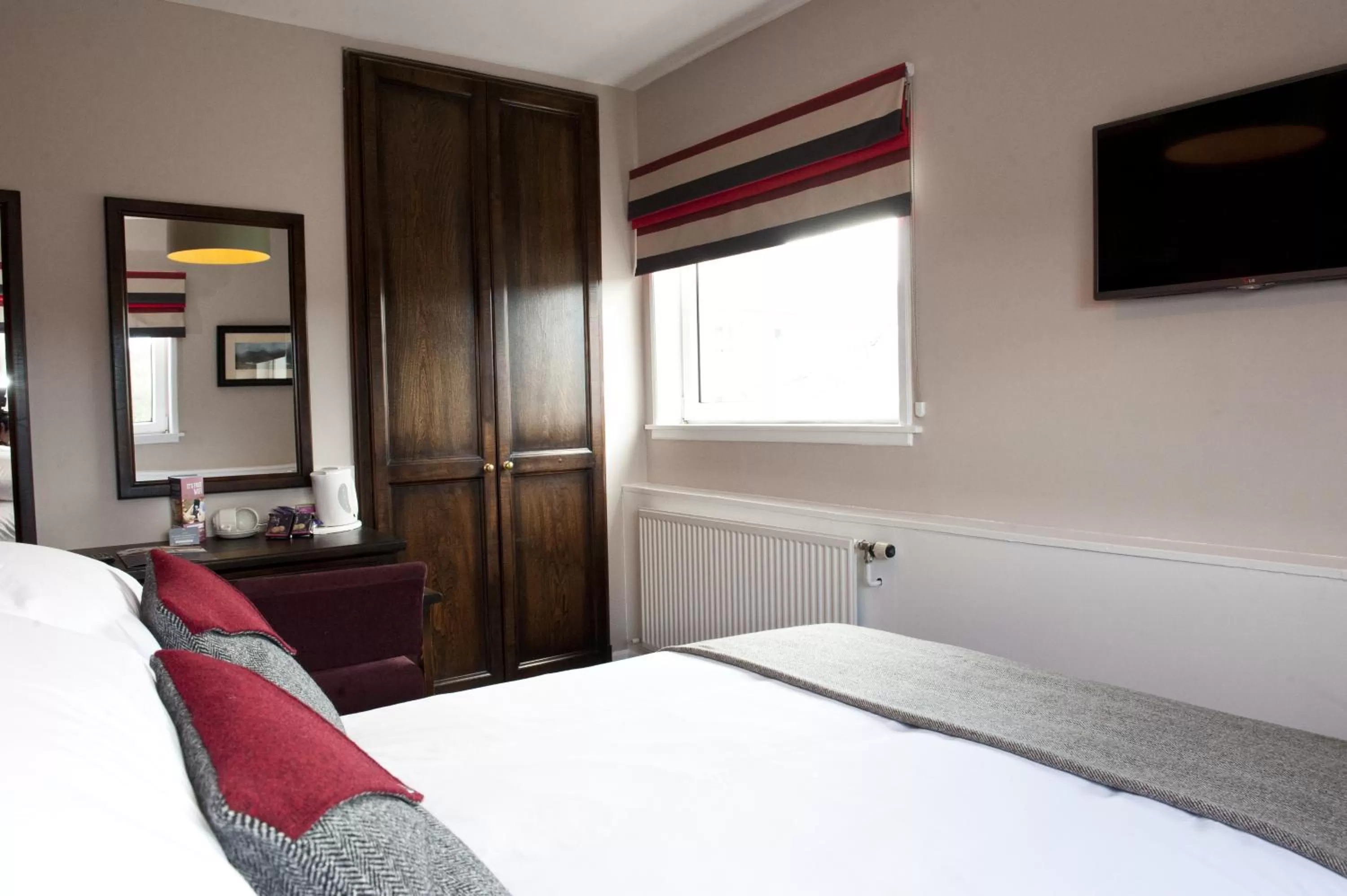 Photo of the whole room in The Crown Inn