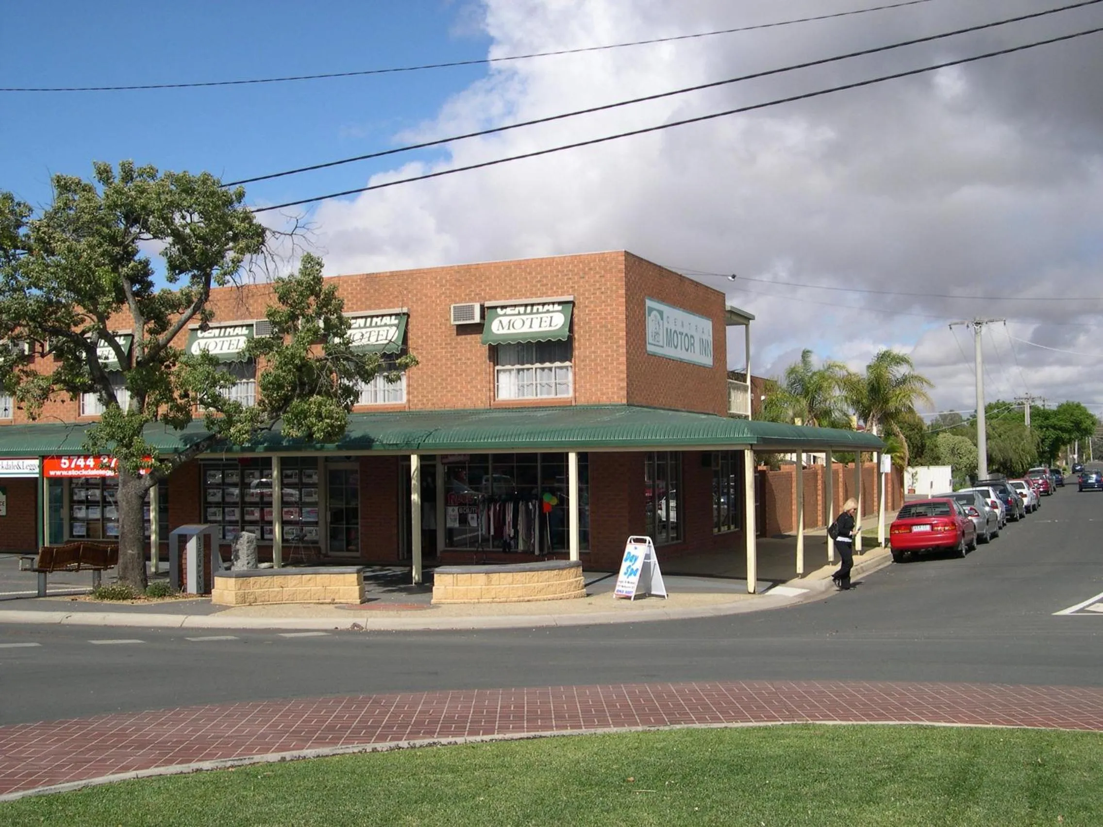 Facade/entrance in Central Yarrawonga Motor Inn