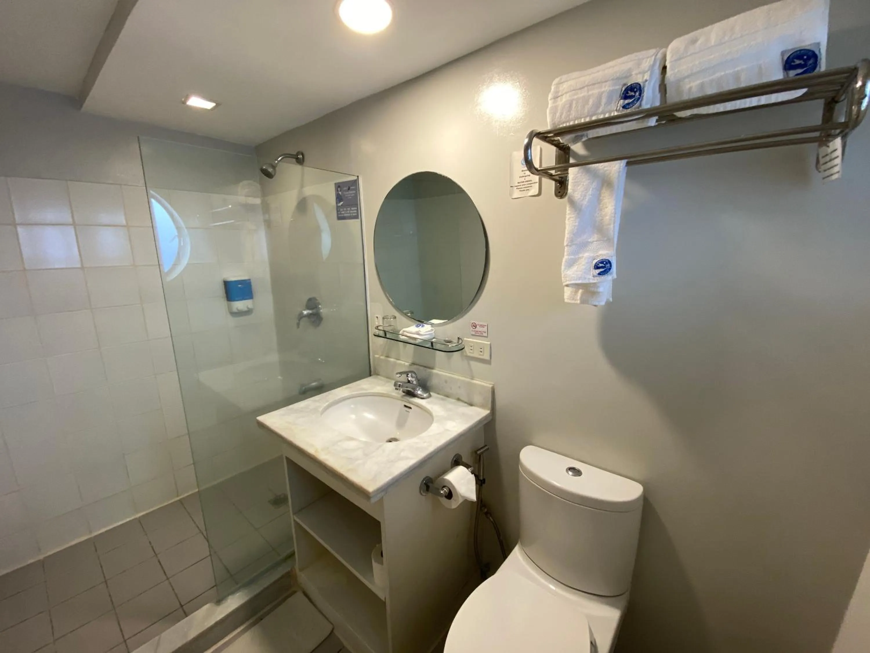 Shower in The Clipper Hotel, Poblacion Makati