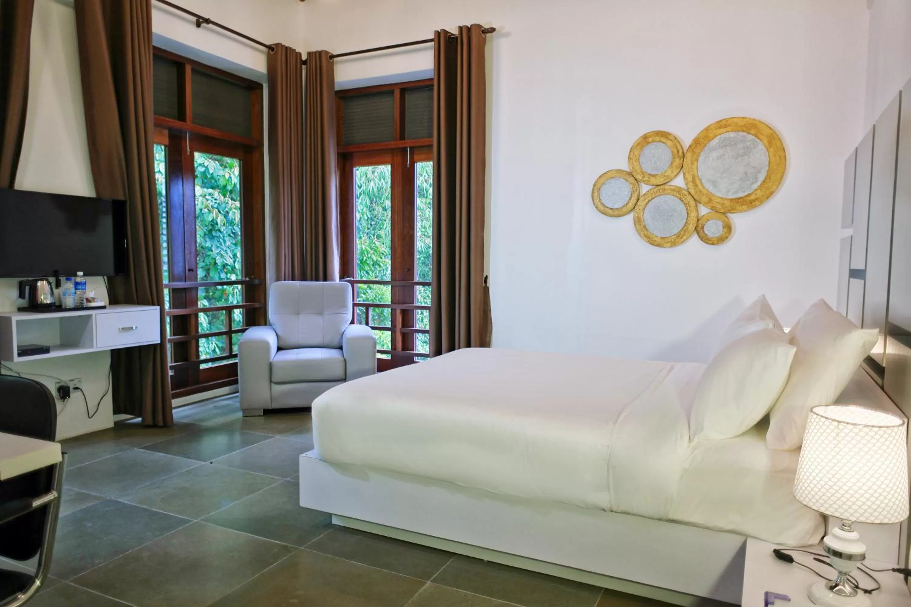 Photo of the whole room, Bed in Harmony Valley Retreat