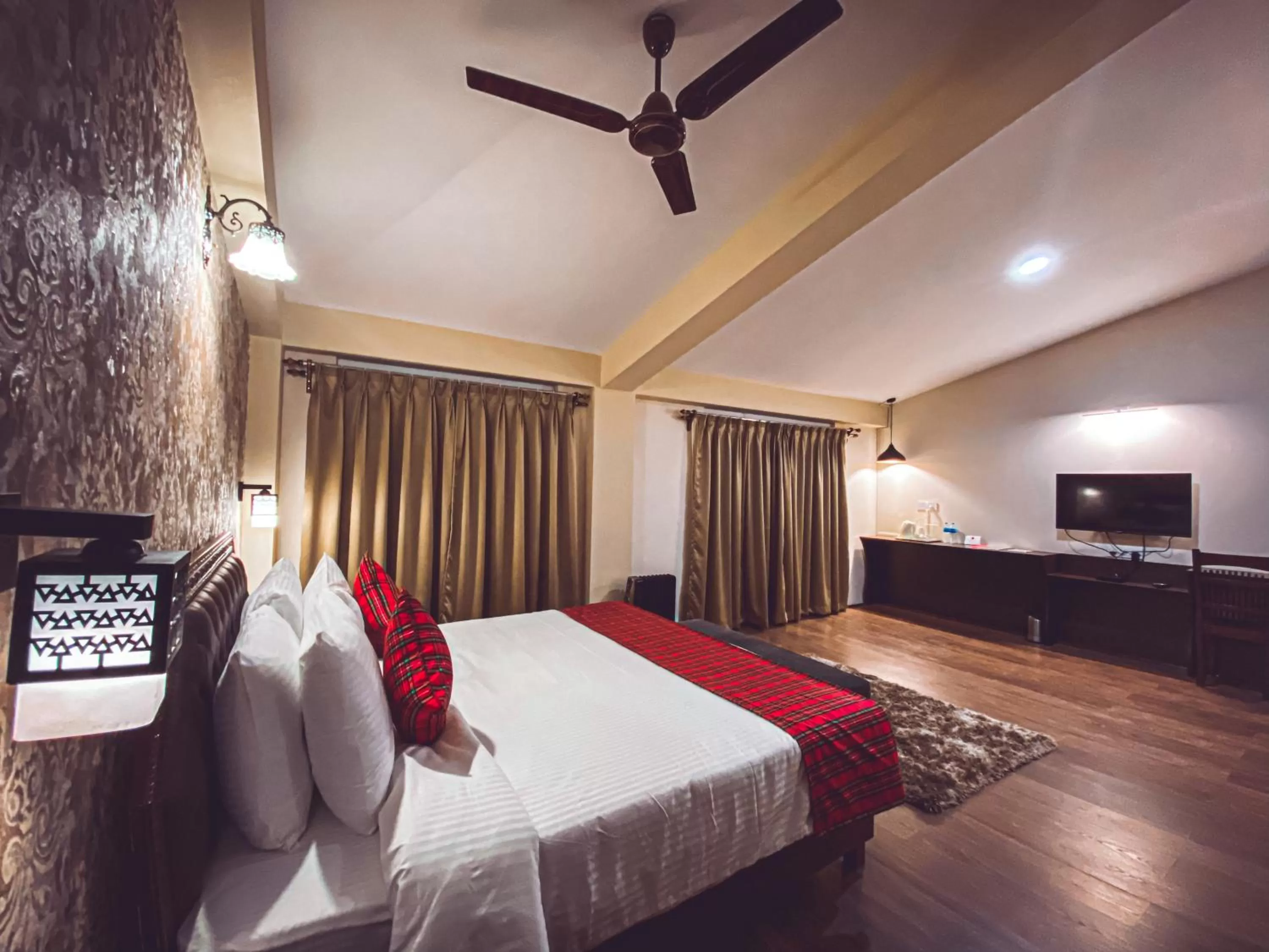 Photo of the whole room in Windermere Inn