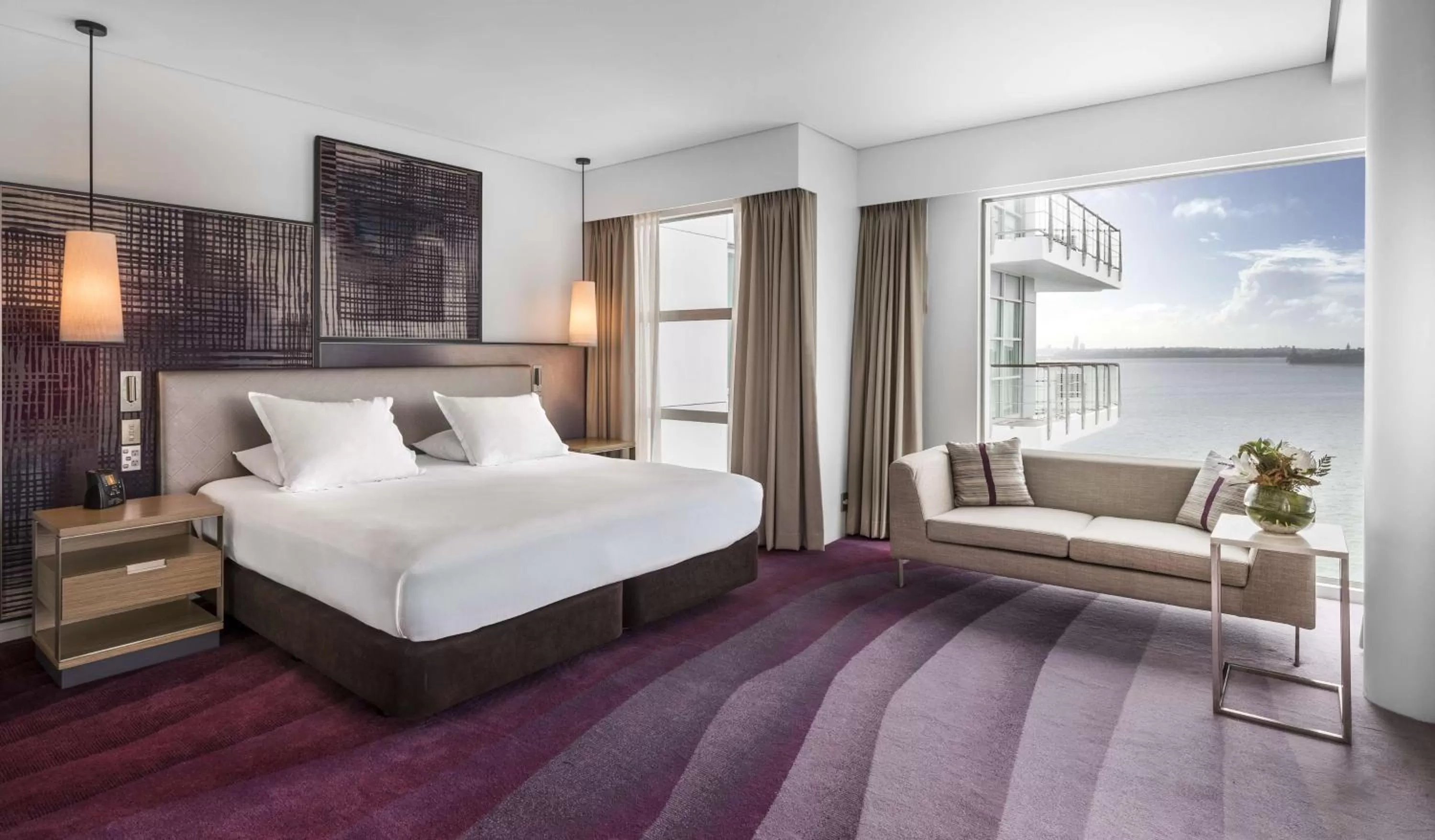 Living room, Bed in Hilton Auckland