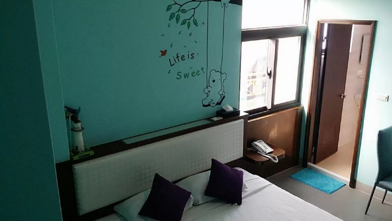 Photo of the whole room, Bed in Mirage