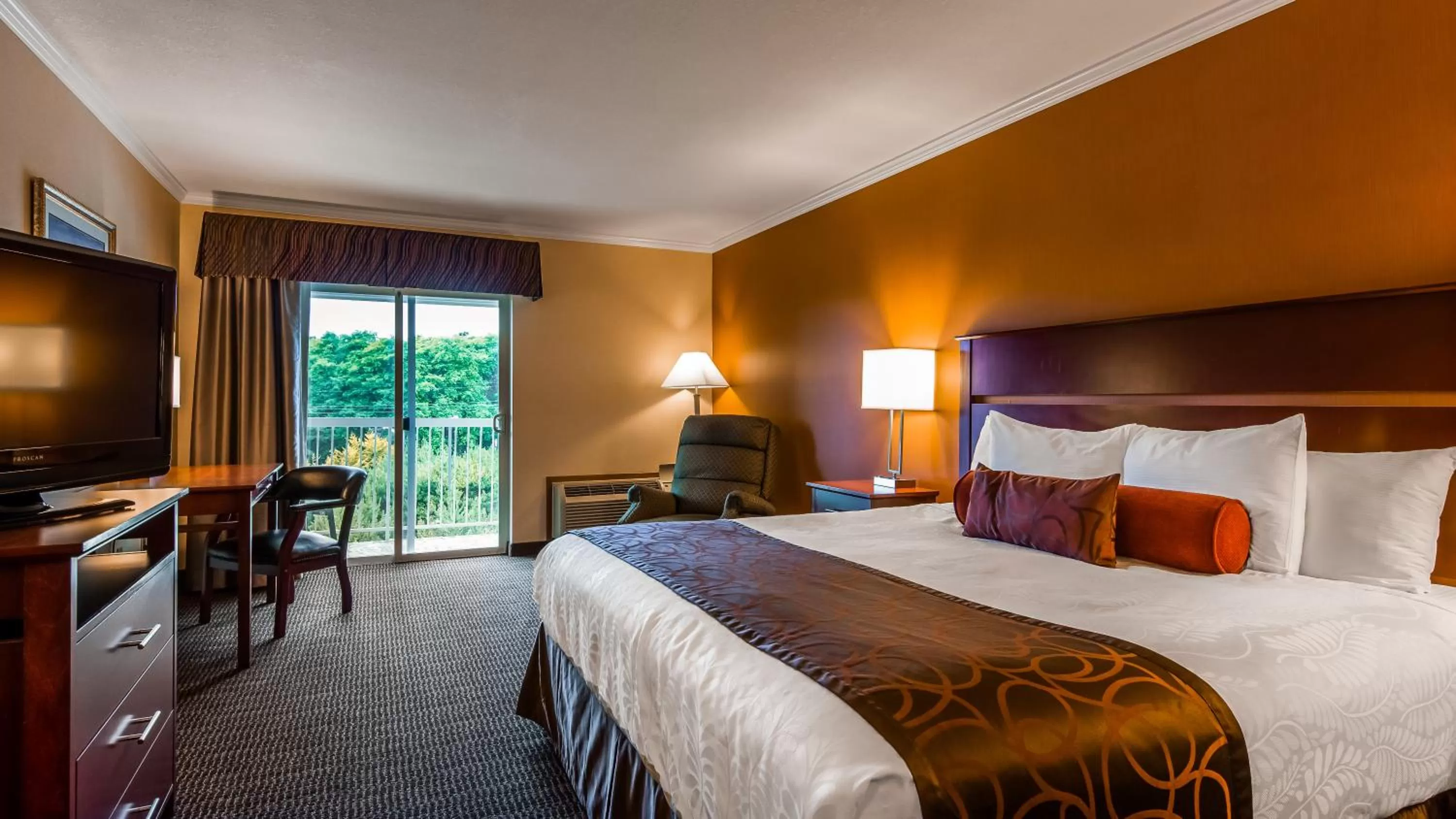 Bedroom, Bed in Best Western Plus Landmark Inn