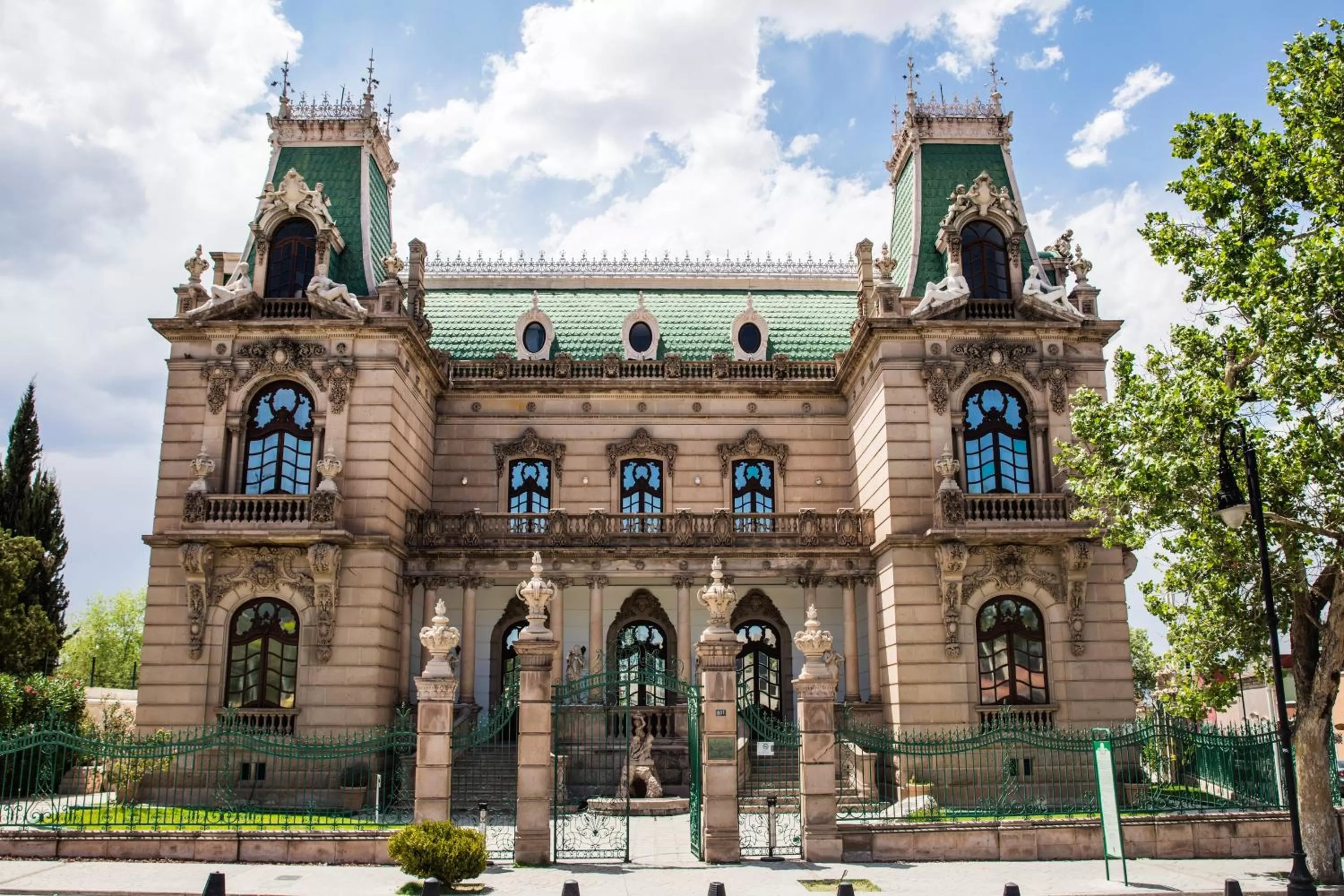 Property building in One Chihuahua Fashion Mall