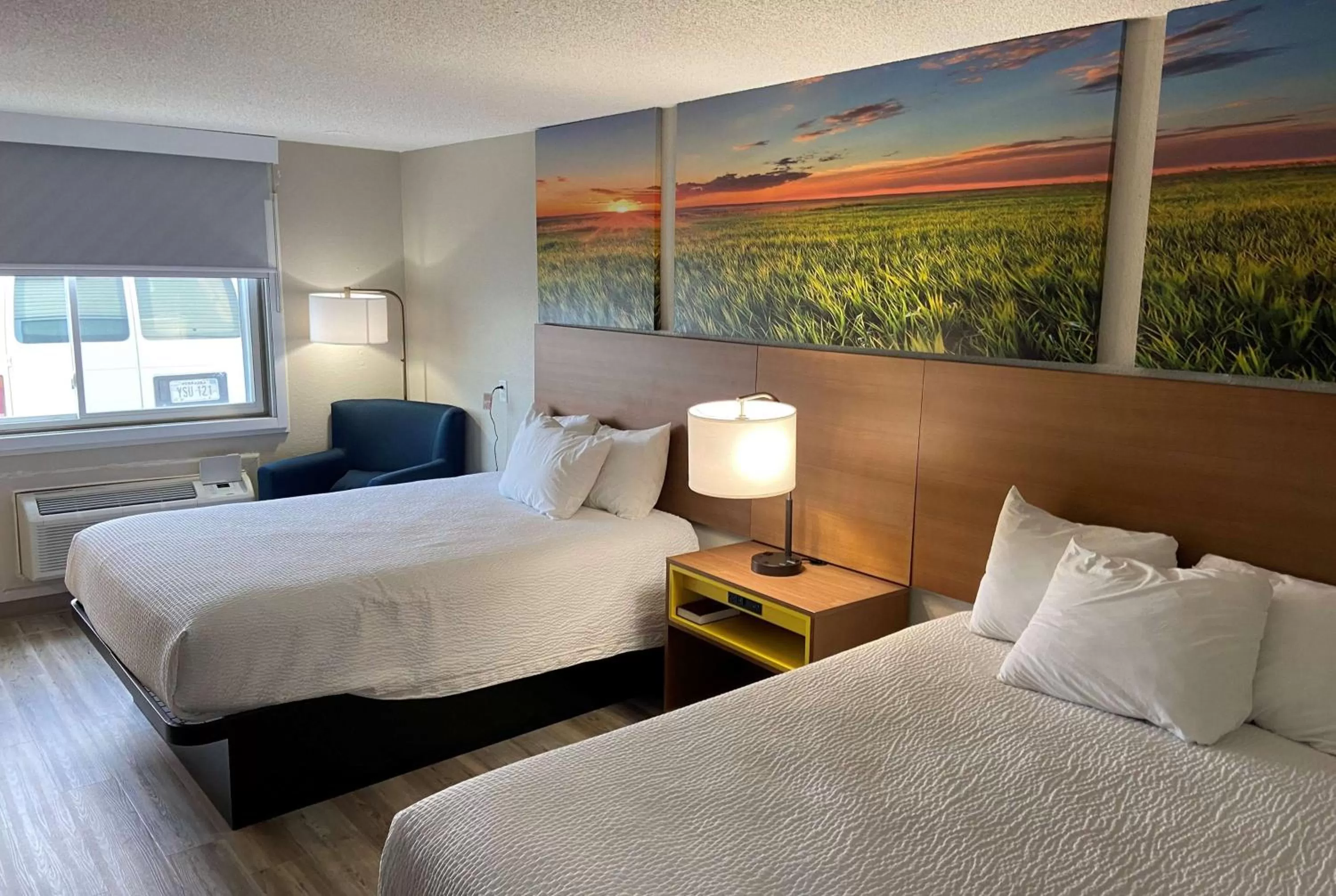 Photo of the whole room, Bed in Days Inn by Wyndham Ankeny - Des Moines