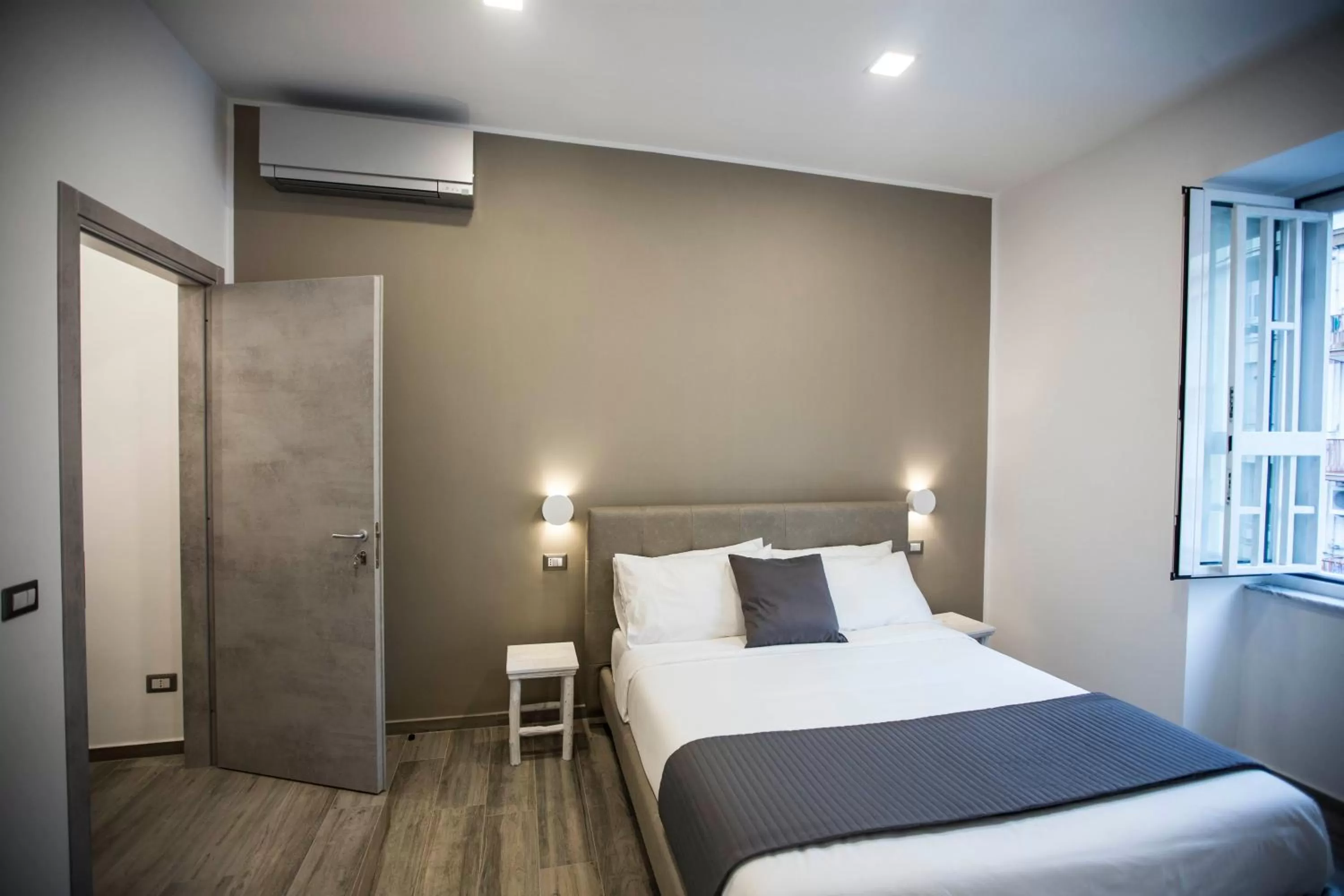 Bedroom, Bed in GB Central Station Napoli