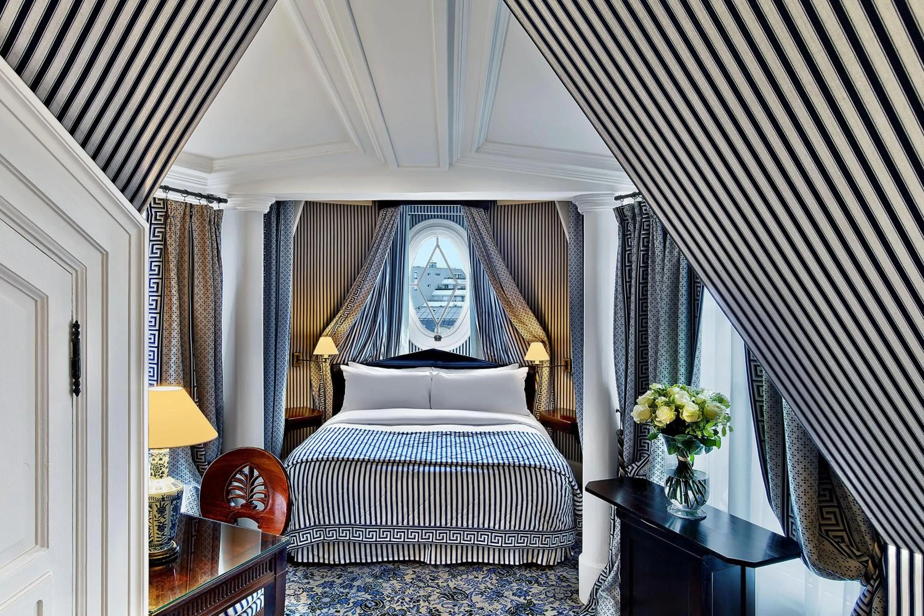 Photo of the whole room, Bed in Le Dokhan's Paris Arc de Triomphe, a Tribute Portfolio Hotel