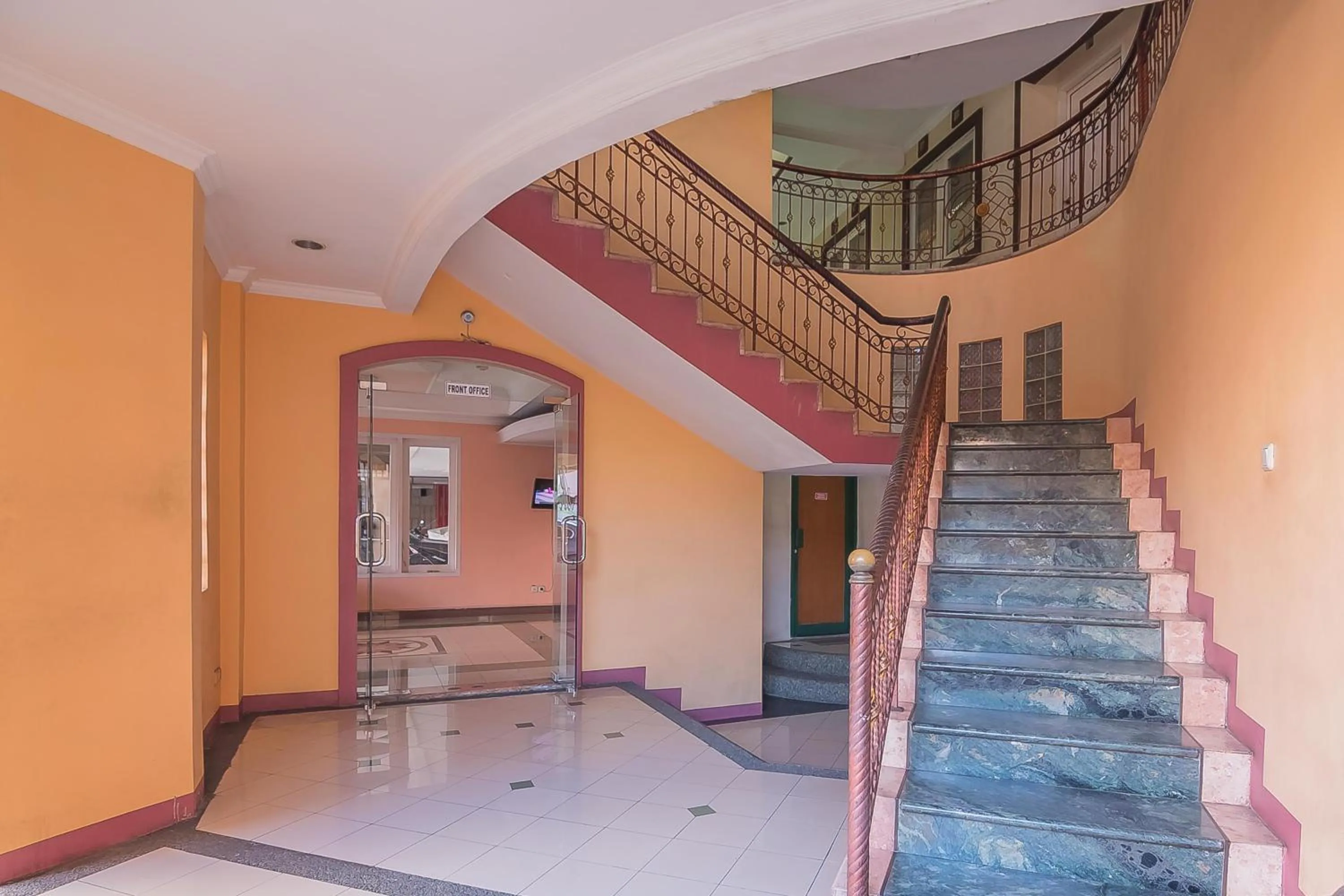 Area and facilities in RedDoorz at Amellia Pasteur Bandung