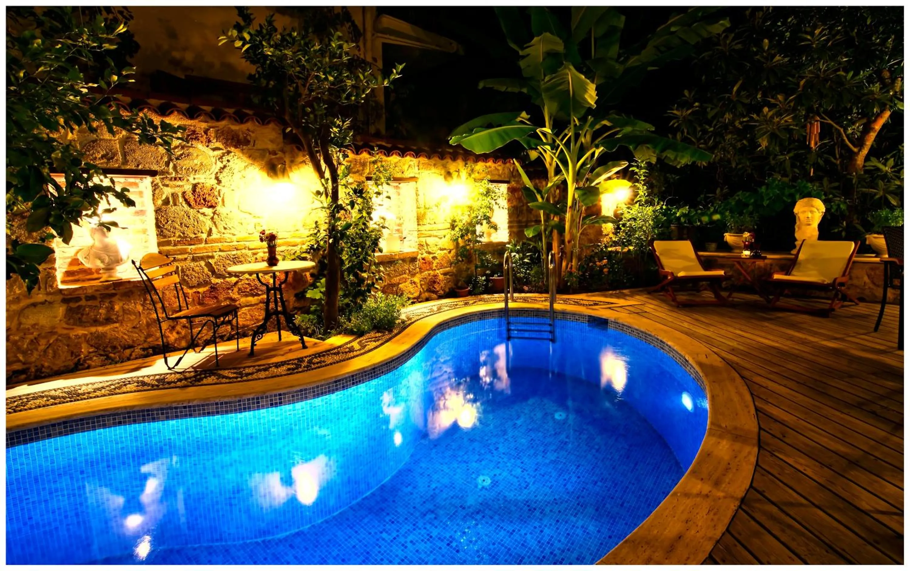 Swimming pool in Minyon Hotel