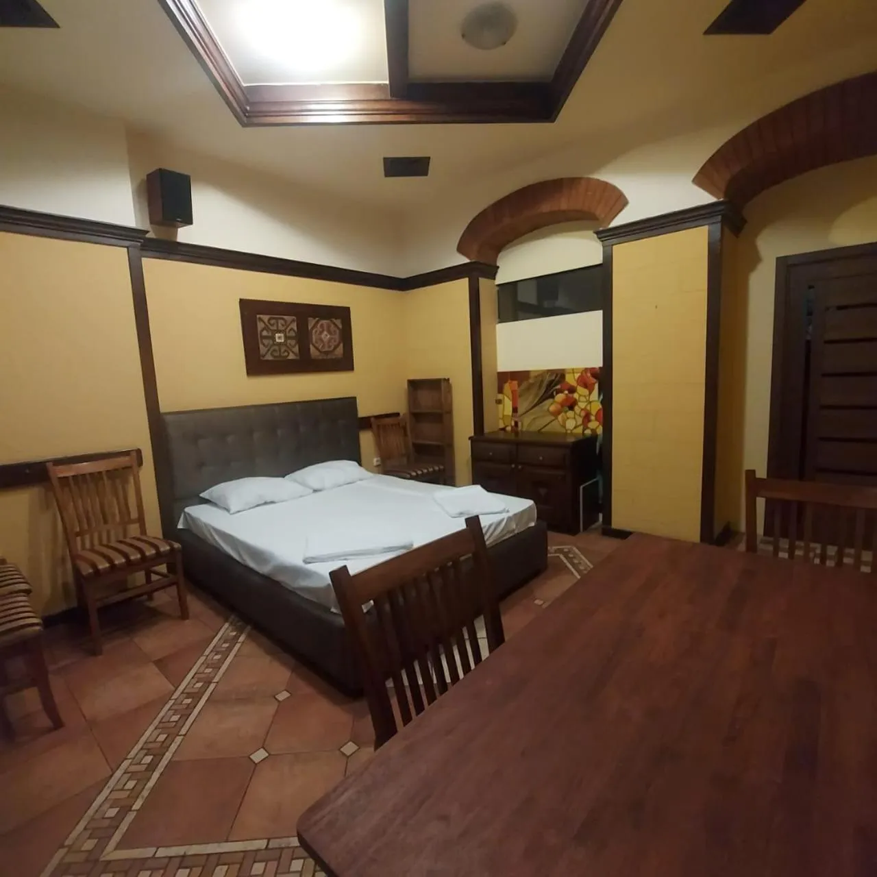 Photo of the whole room, Bed in Hotel Jan & in the very center