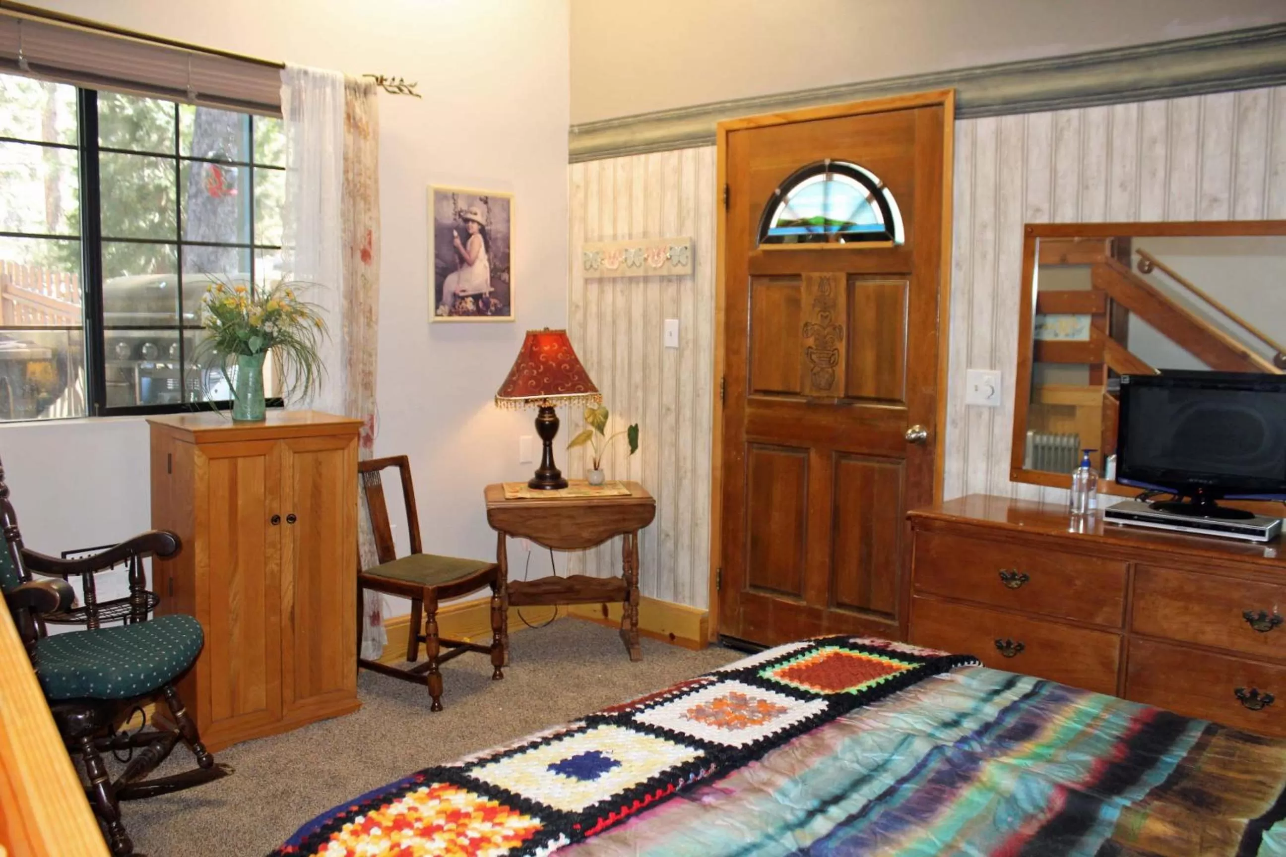 Photo of the whole room, Seating Area in The Old Bear BnB
