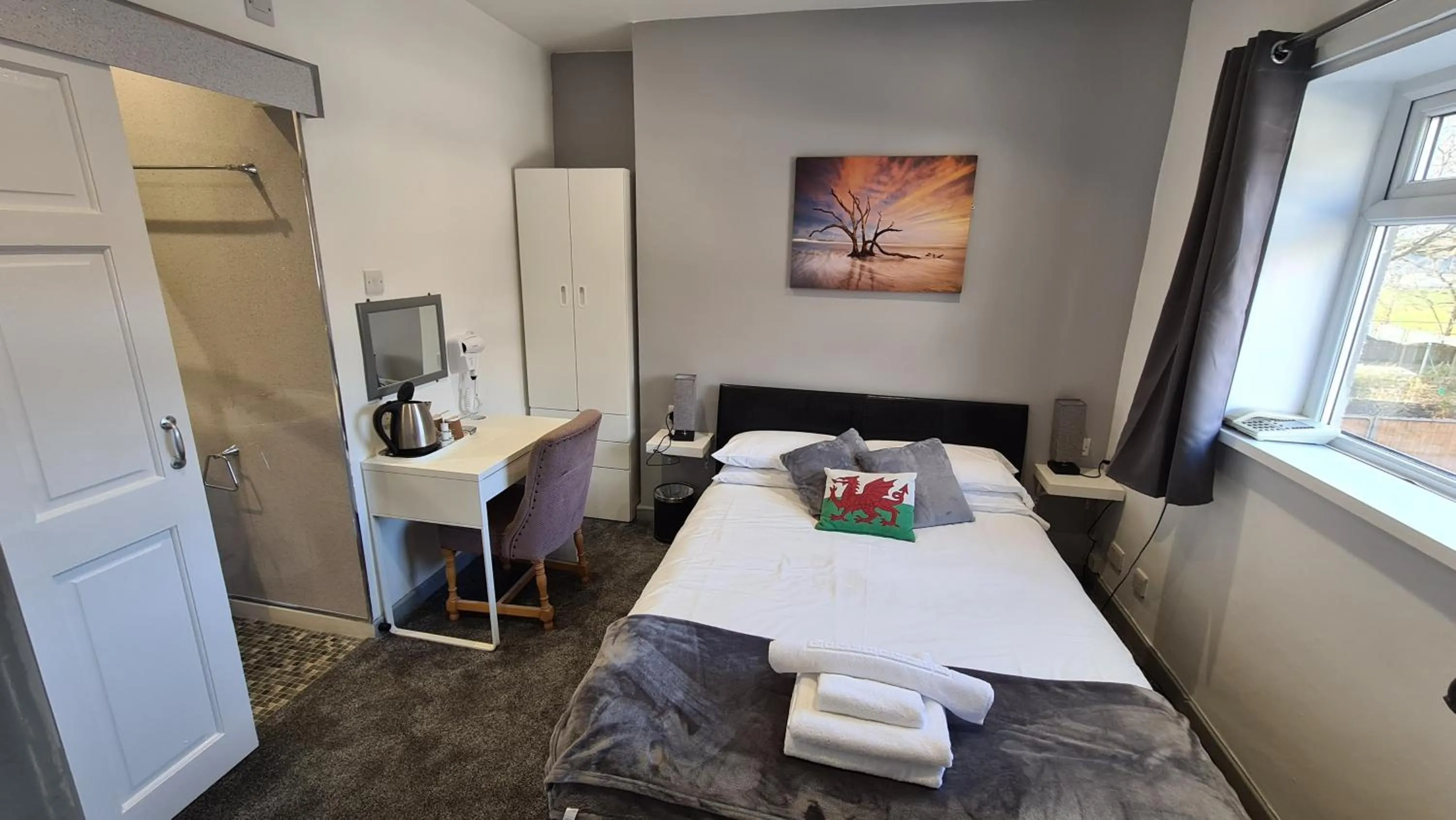 Bed in Y Gwynedd Inn