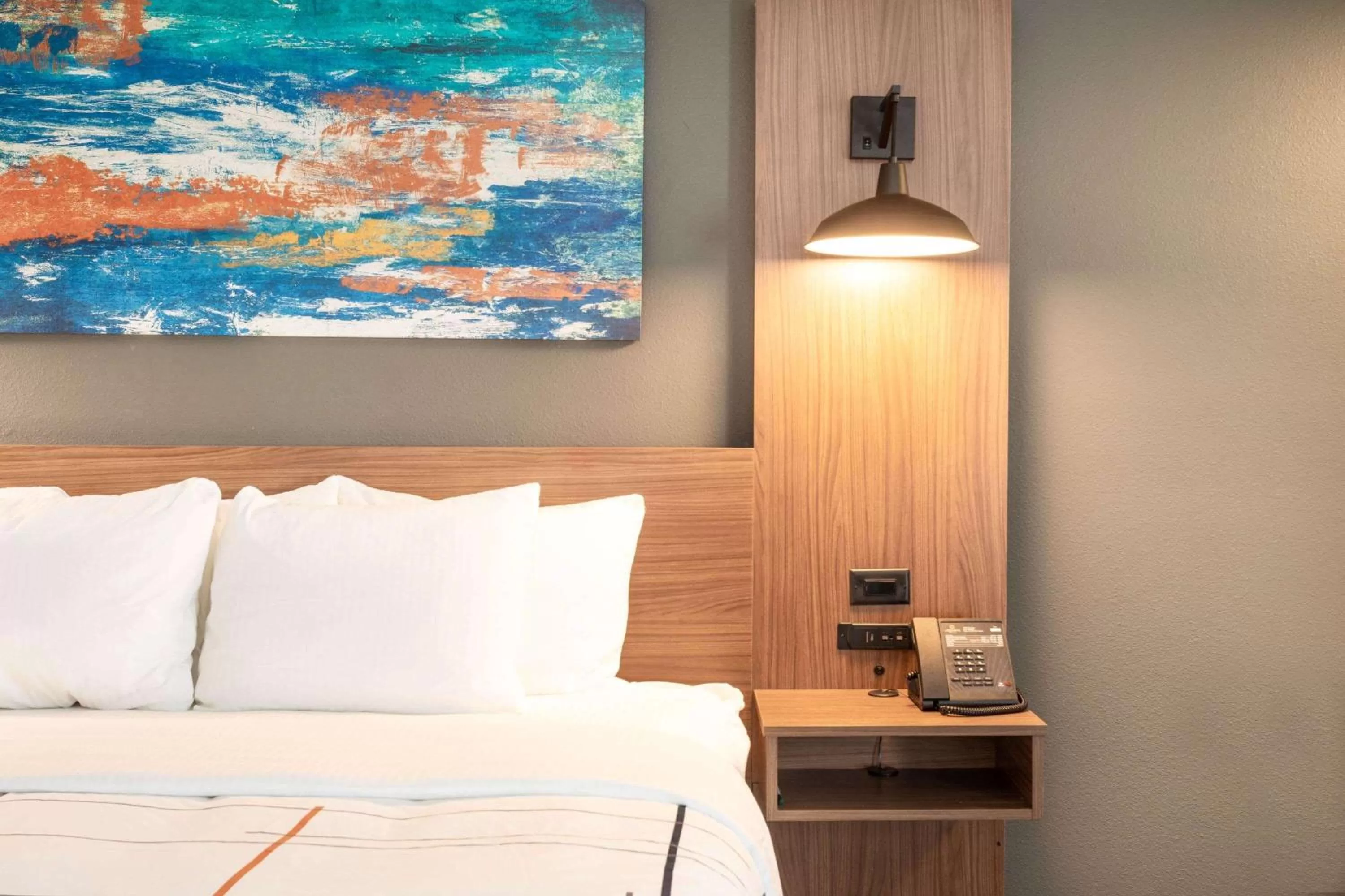 Photo of the whole room, Bed in La Quinta Inn & Suites Limon by Wyndham