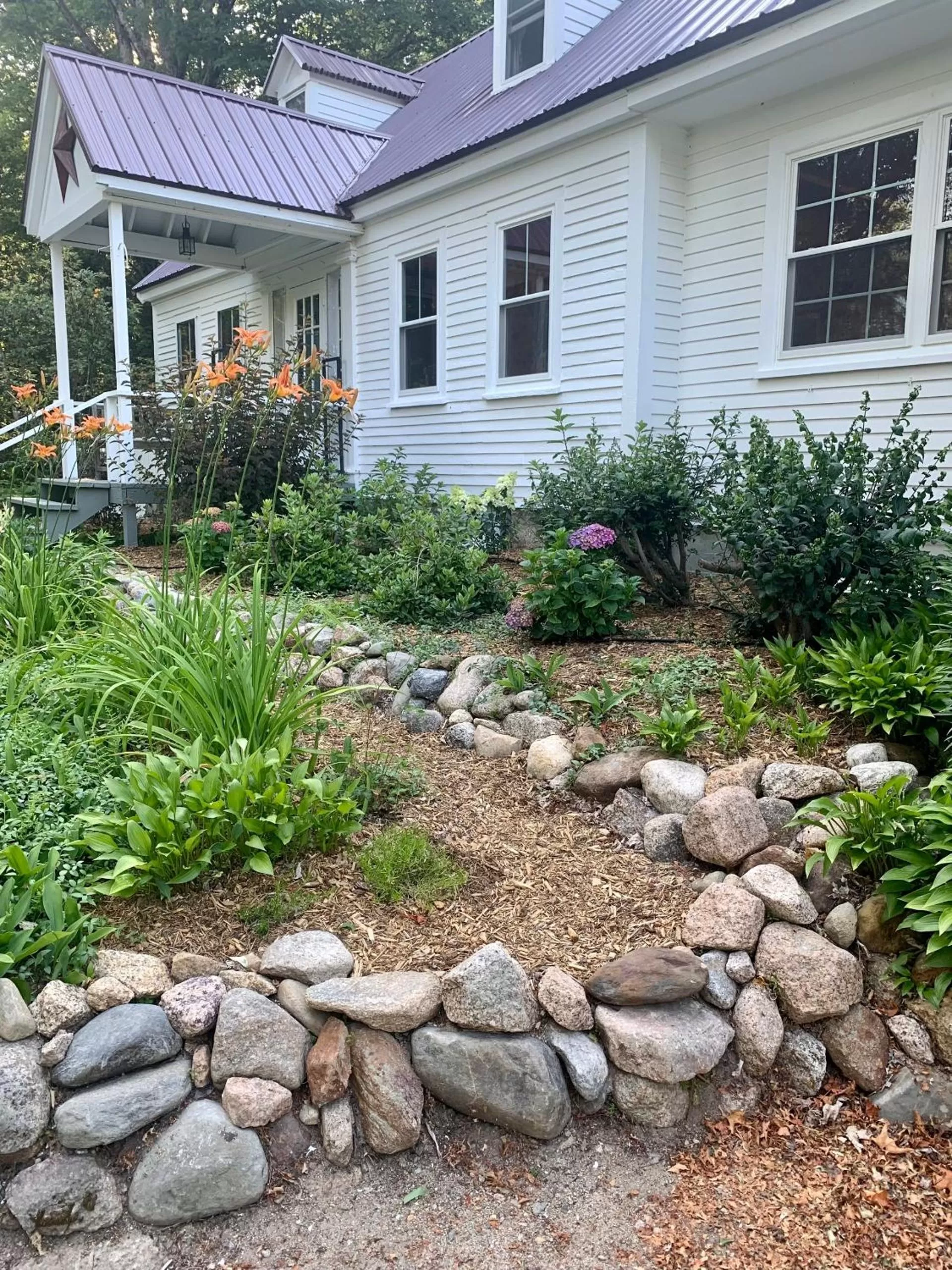 Garden, Property Building in Buttonwood Inn on Mount Surprise