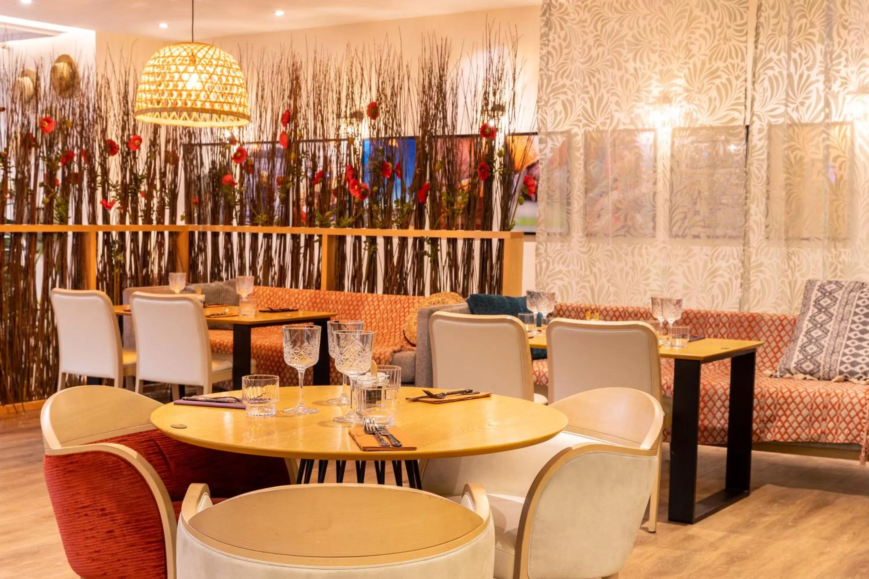 Restaurant/places to eat in Aiden by Best Western Paris Roissy CDG