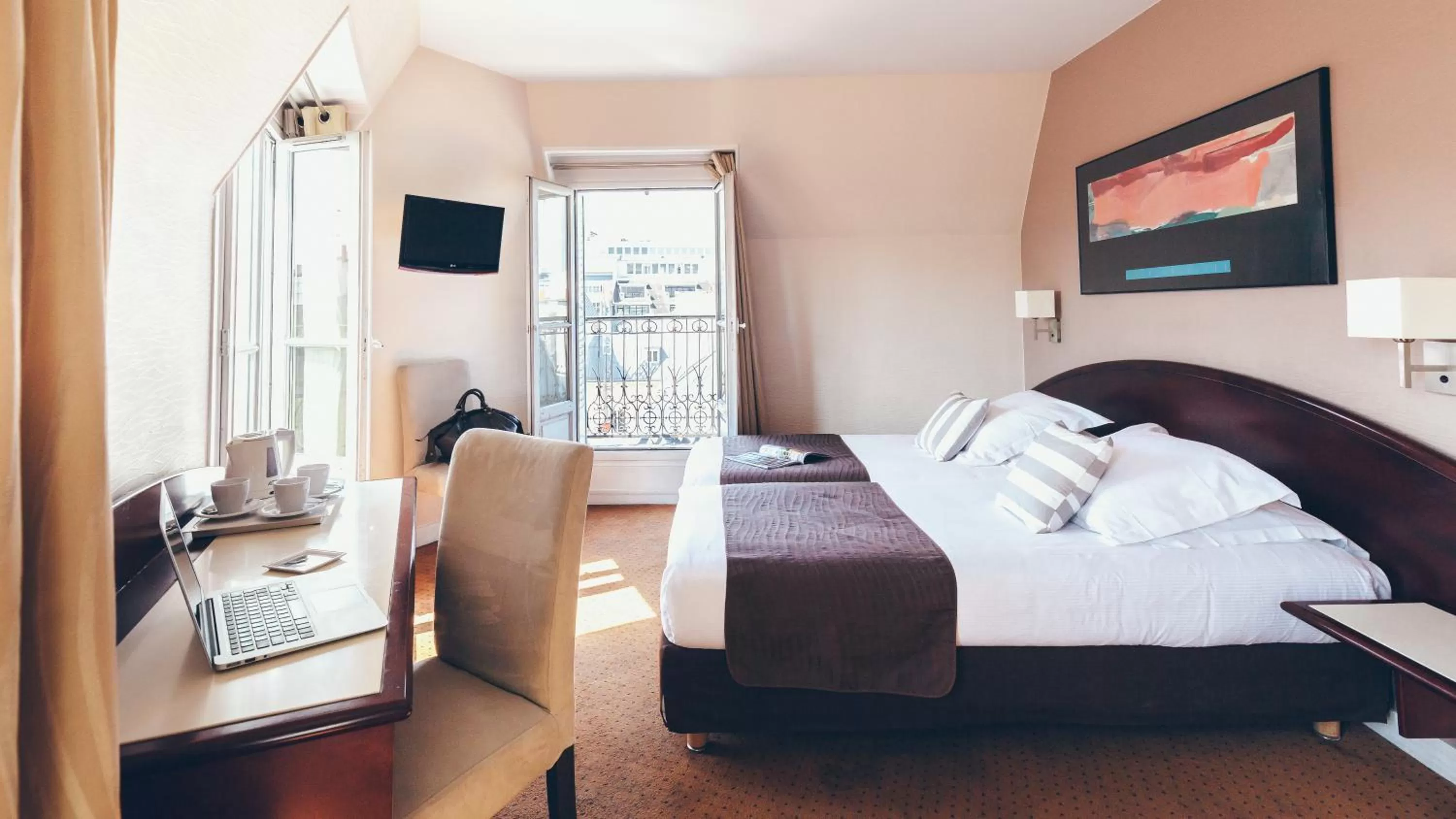 Bedroom, Bed in Excelsior Opera