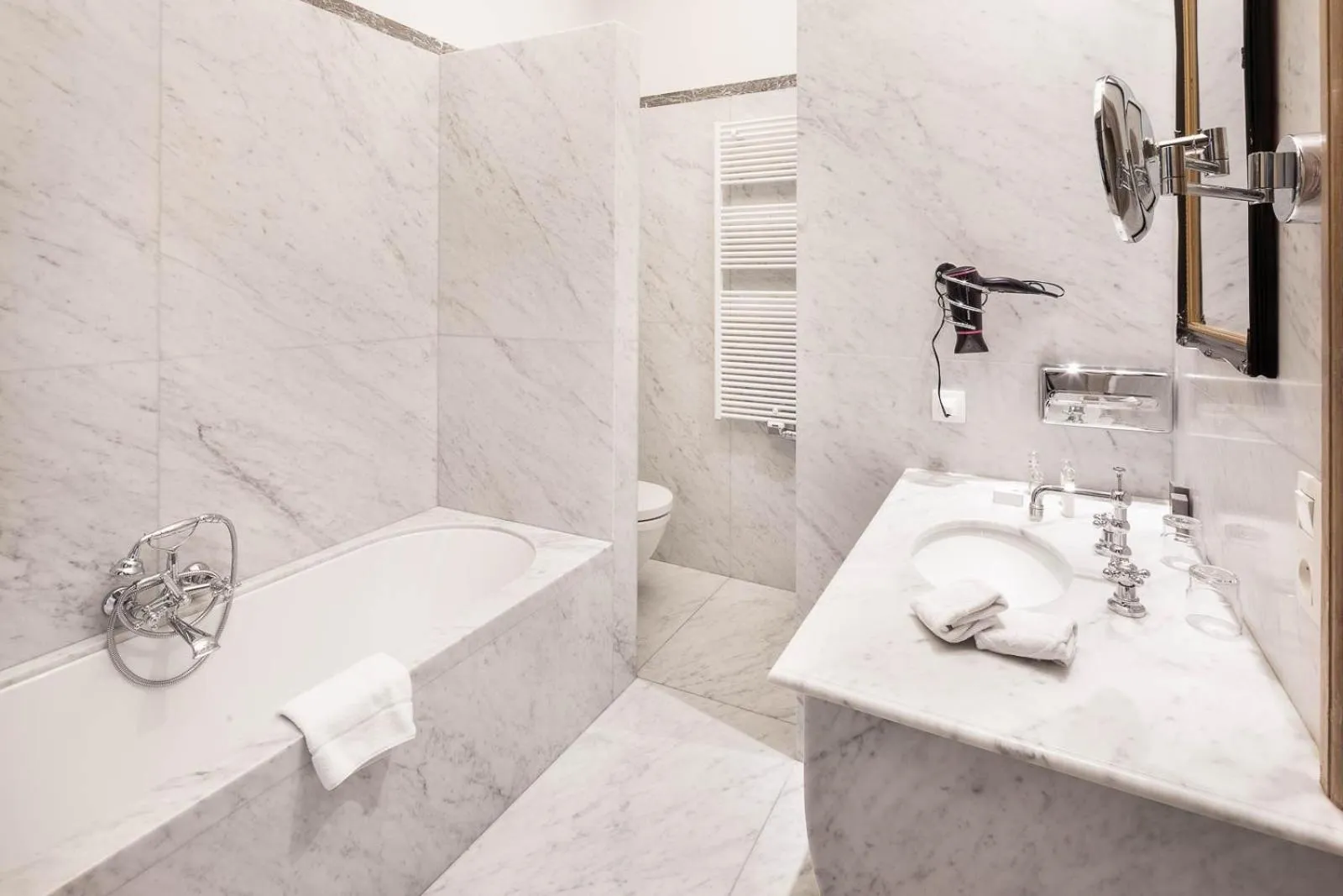 Bathroom in De Tuilerieën - Small Luxury Hotels of the World