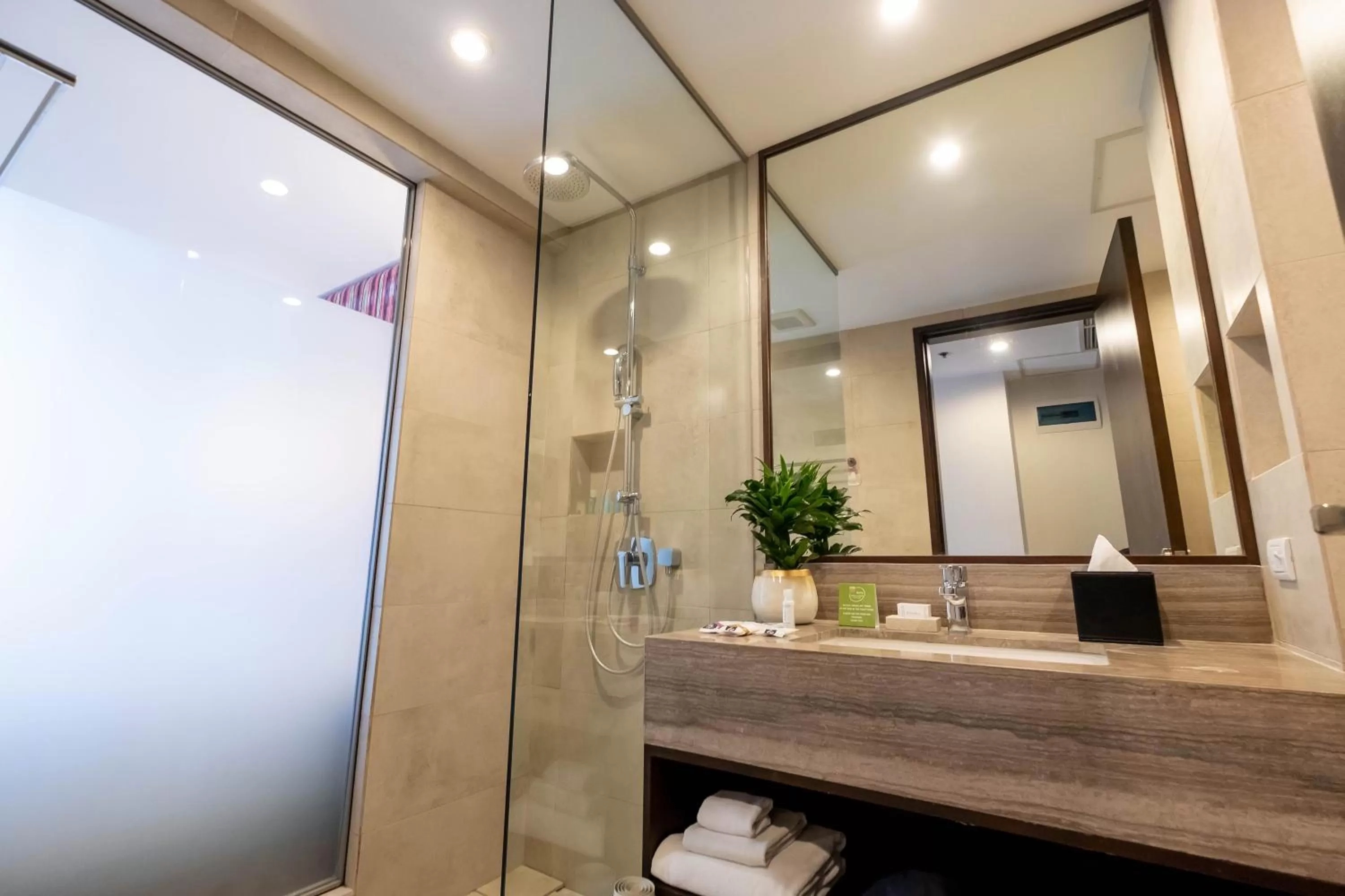 Shower in Wynwood Hotel