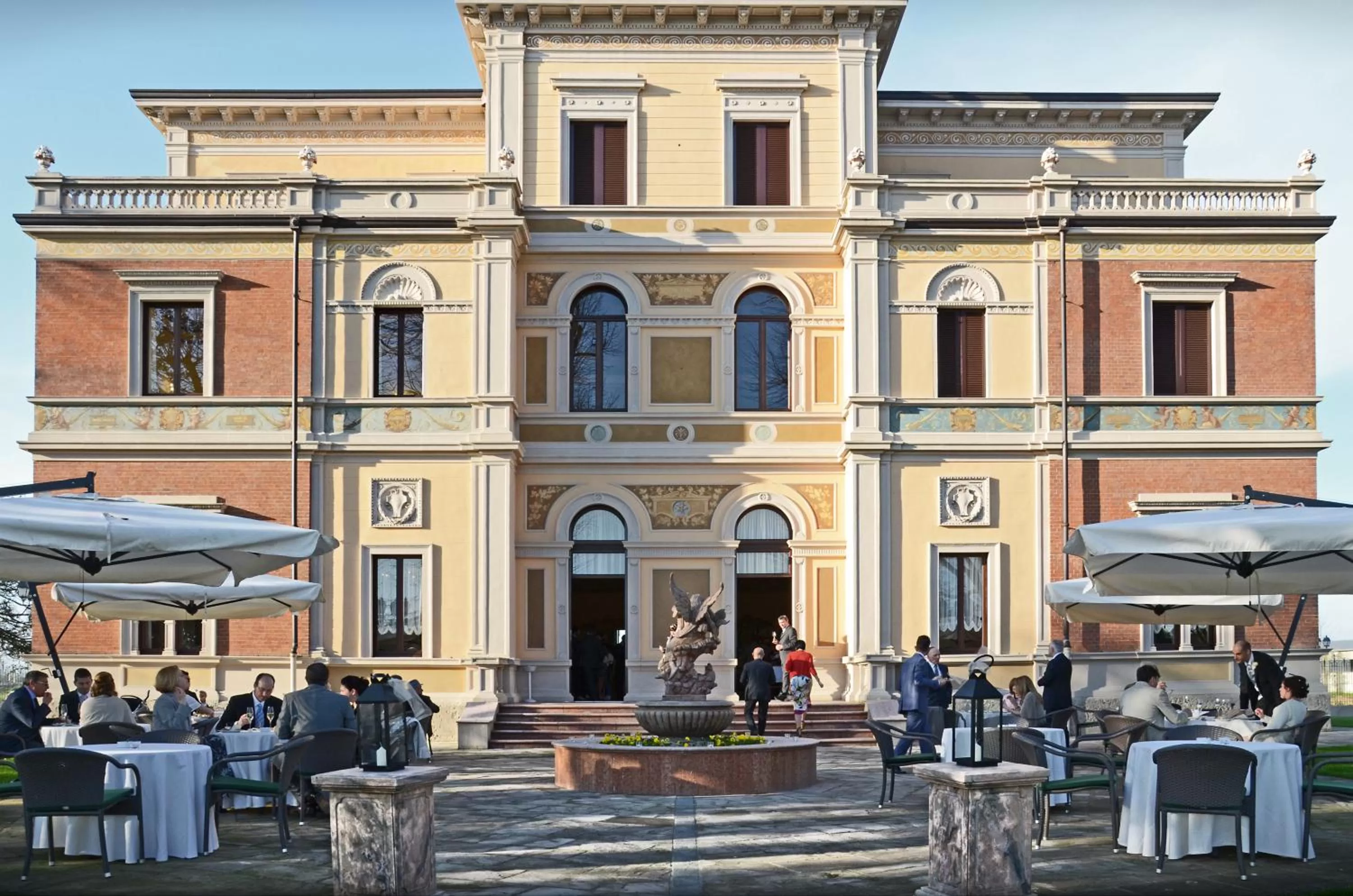 Facade/entrance in Hotel Villa Borghesi