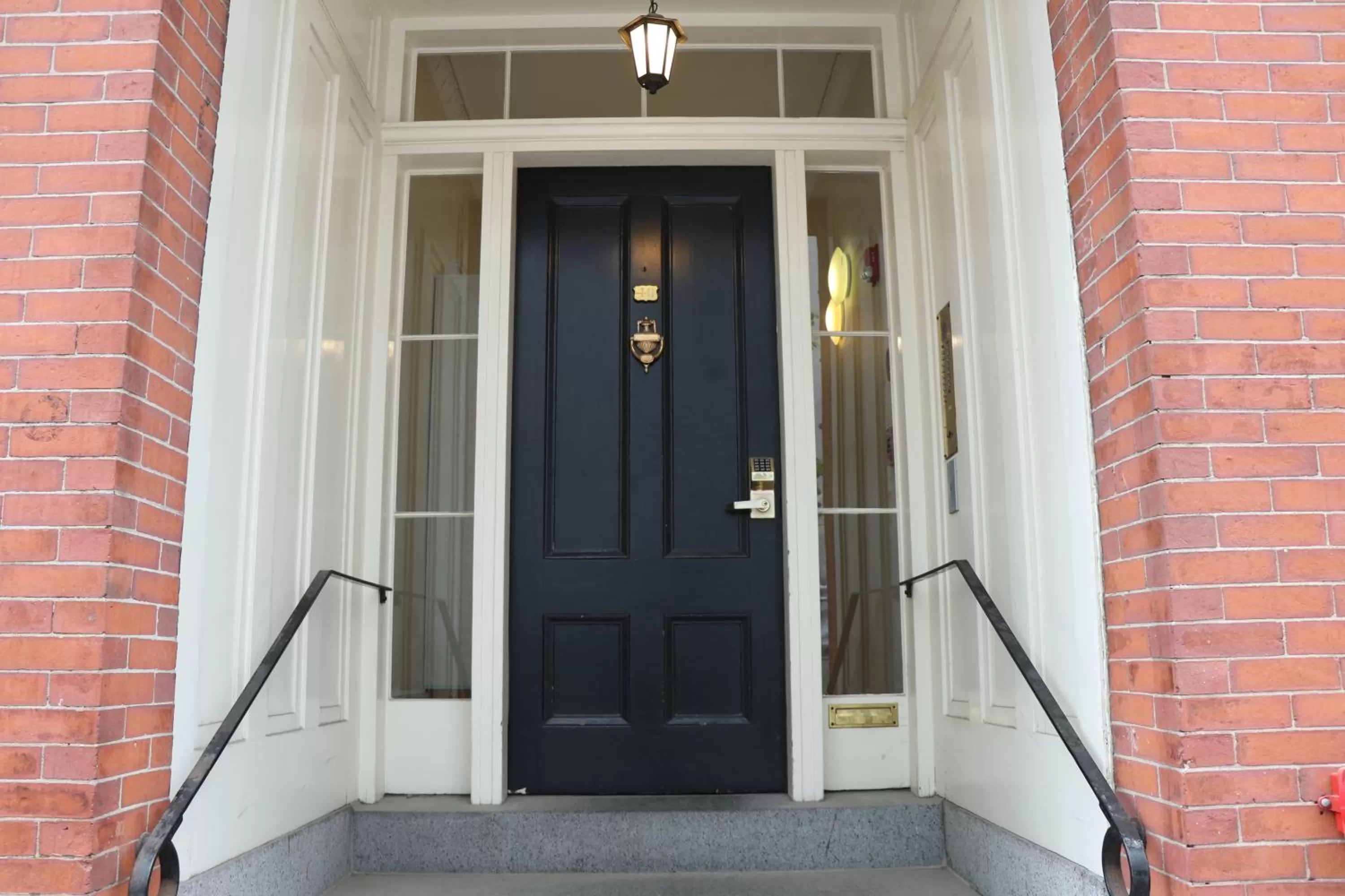 Facade/Entrance in Charming & Stylish Studio on Beacon Hill #15