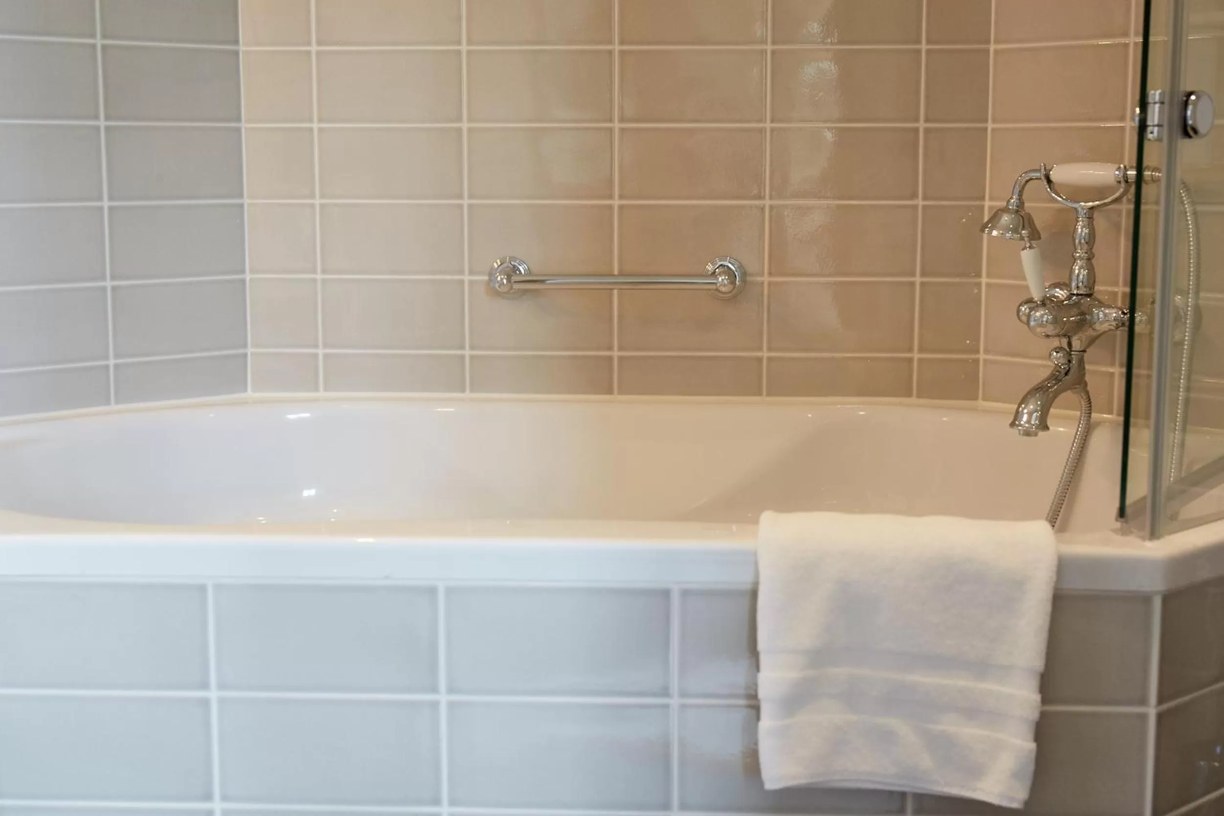 Bathroom in Schloss Hotel Dresden Pillnitz